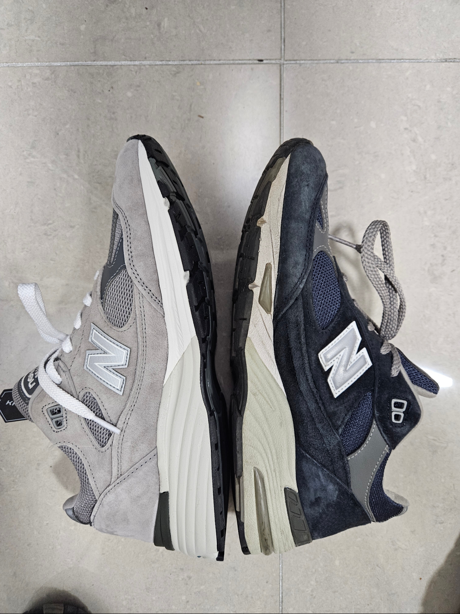 New Balance 991v2 Made in UK Rock Ridge Alloy Silver 착용 스타일 - 5