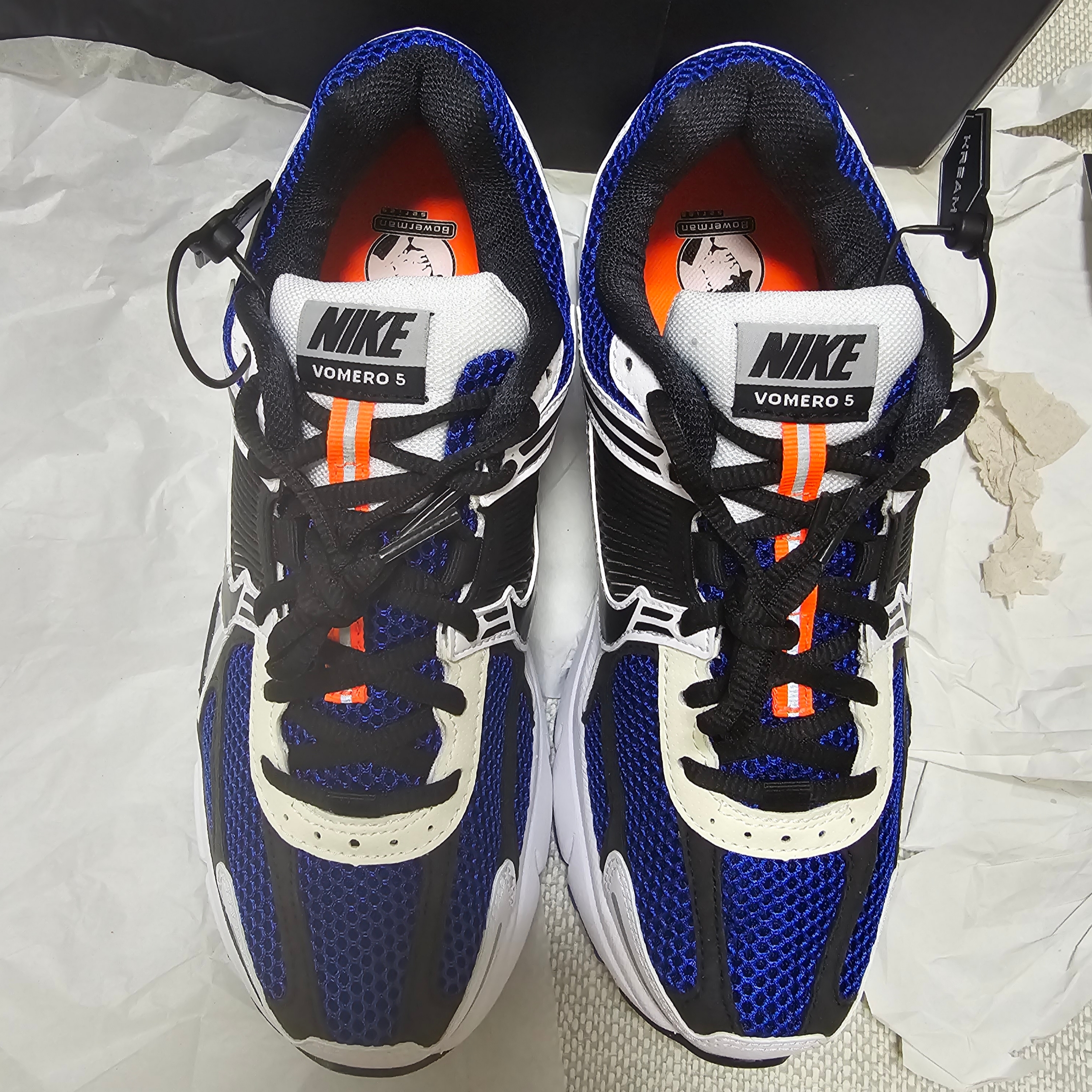 Nike Zoom Vomero 5 White Racer Blue Black 착용 스타일 - 1
