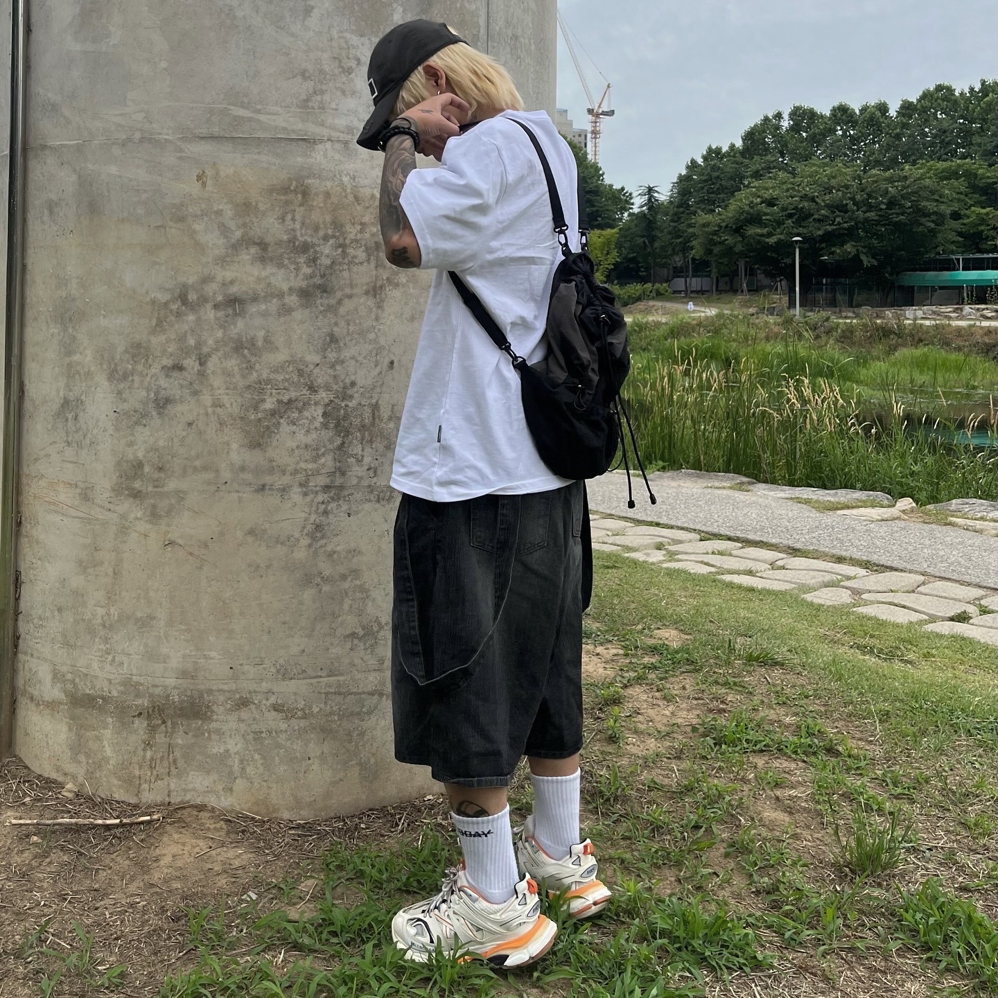 Balenciaga Track Sneakers White Orange 2019 착용 스타일 - 2