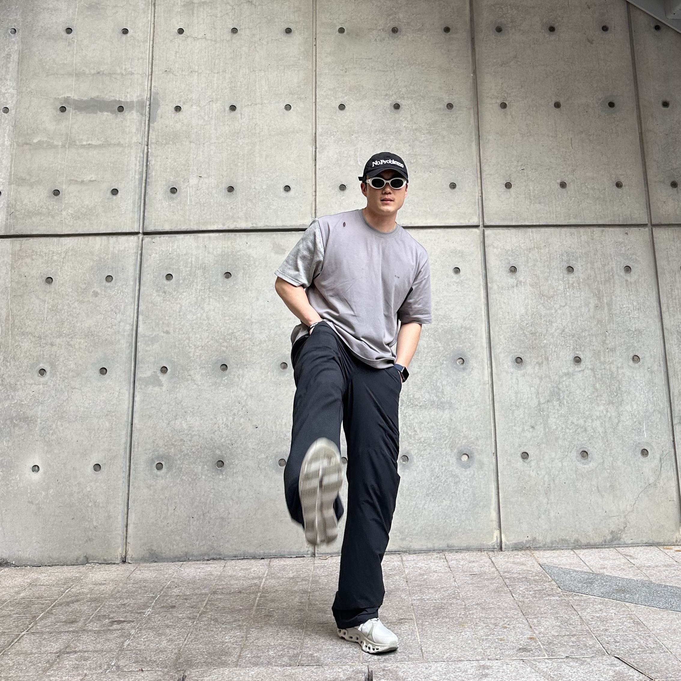 On Running x Post Archive Faction (Paf) Cloudmonster 2 Moondust Chalk 착용 스타일 - 4