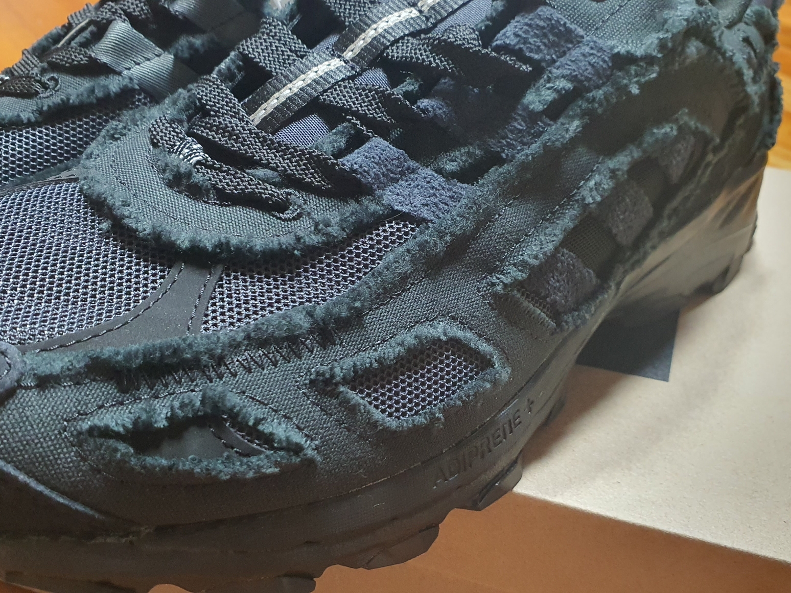 Adidas x Song for the Mute Shadowturf Core Black Night Grey 착용 스타일 - 3