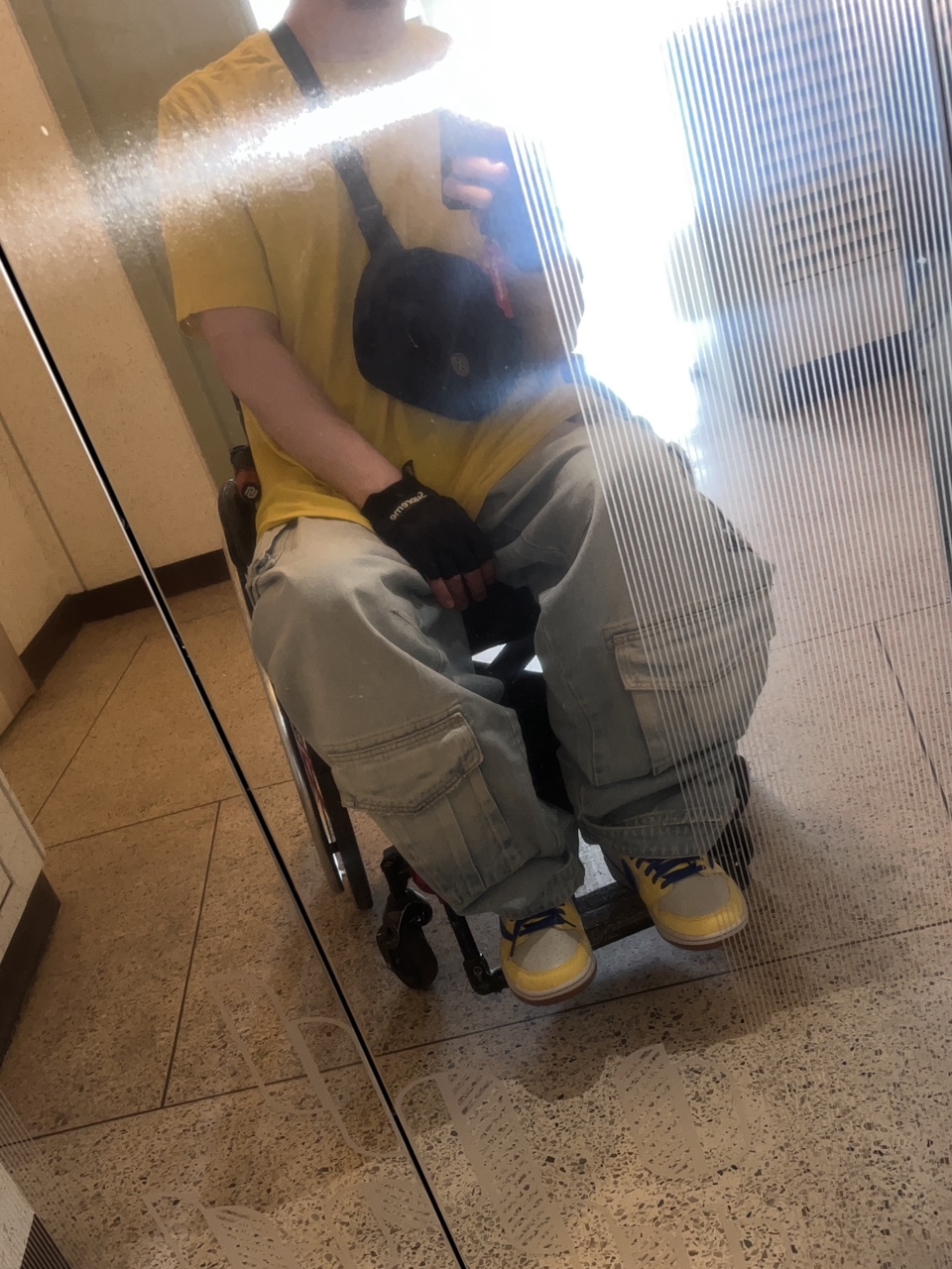 Zara Utility Cargo Jeans Blue, (W) Jordan 1 x Travis Scott Retro Low OG SP Canary 착용 스타일