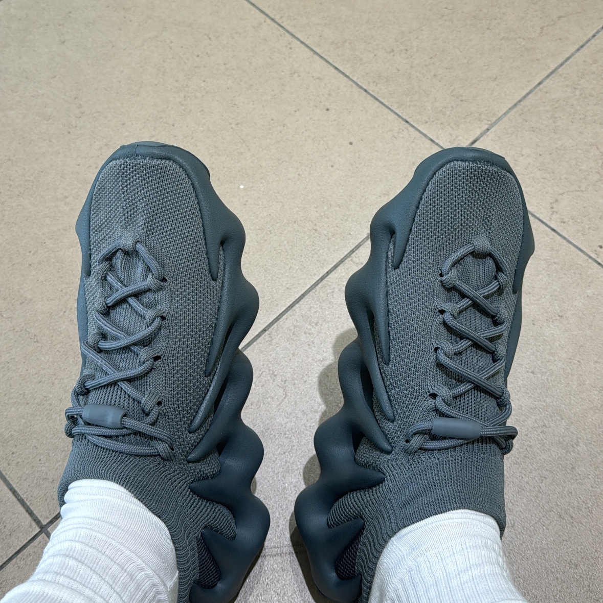 Adidas Yeezy 450 Stone Teal 착용 스타일