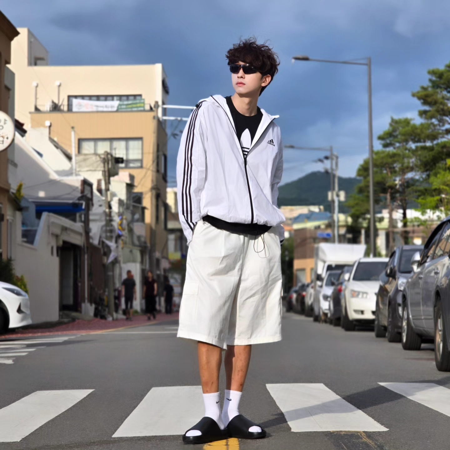 Adidas Essential 3S Woven Windbreaker Jacket White - KR Sizing, Adidas Adicolor Classics Trefoil T-Shirt Black - US Sizing 착용 스타일 - 5