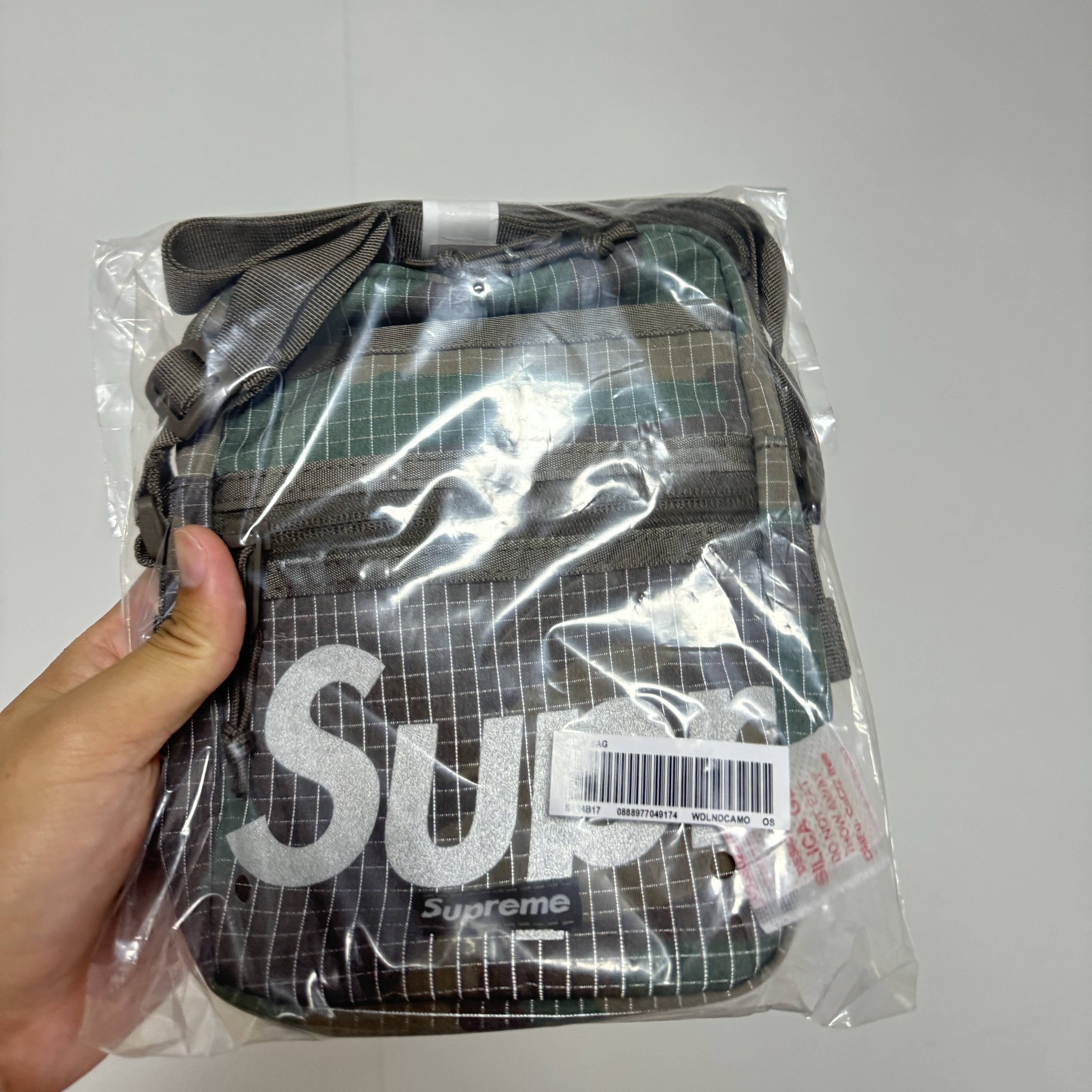 Supreme Shoulder Bag Woodland Camo - 24SS 착용 스타일