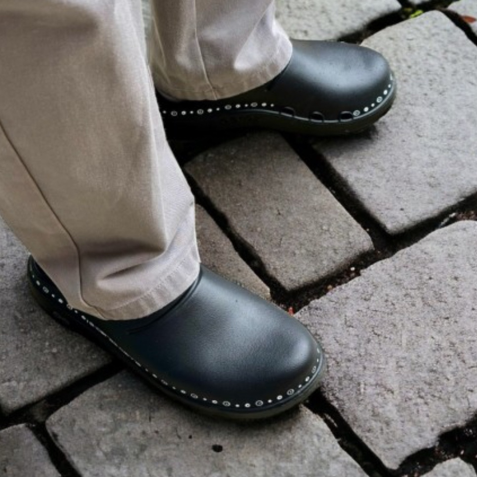 Oofos x 10 Corso Como Clog Black 착용 스타일