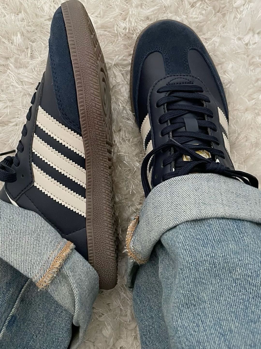 Adidas Samba OG Night Navy Cream White 착용 스타일 - 1