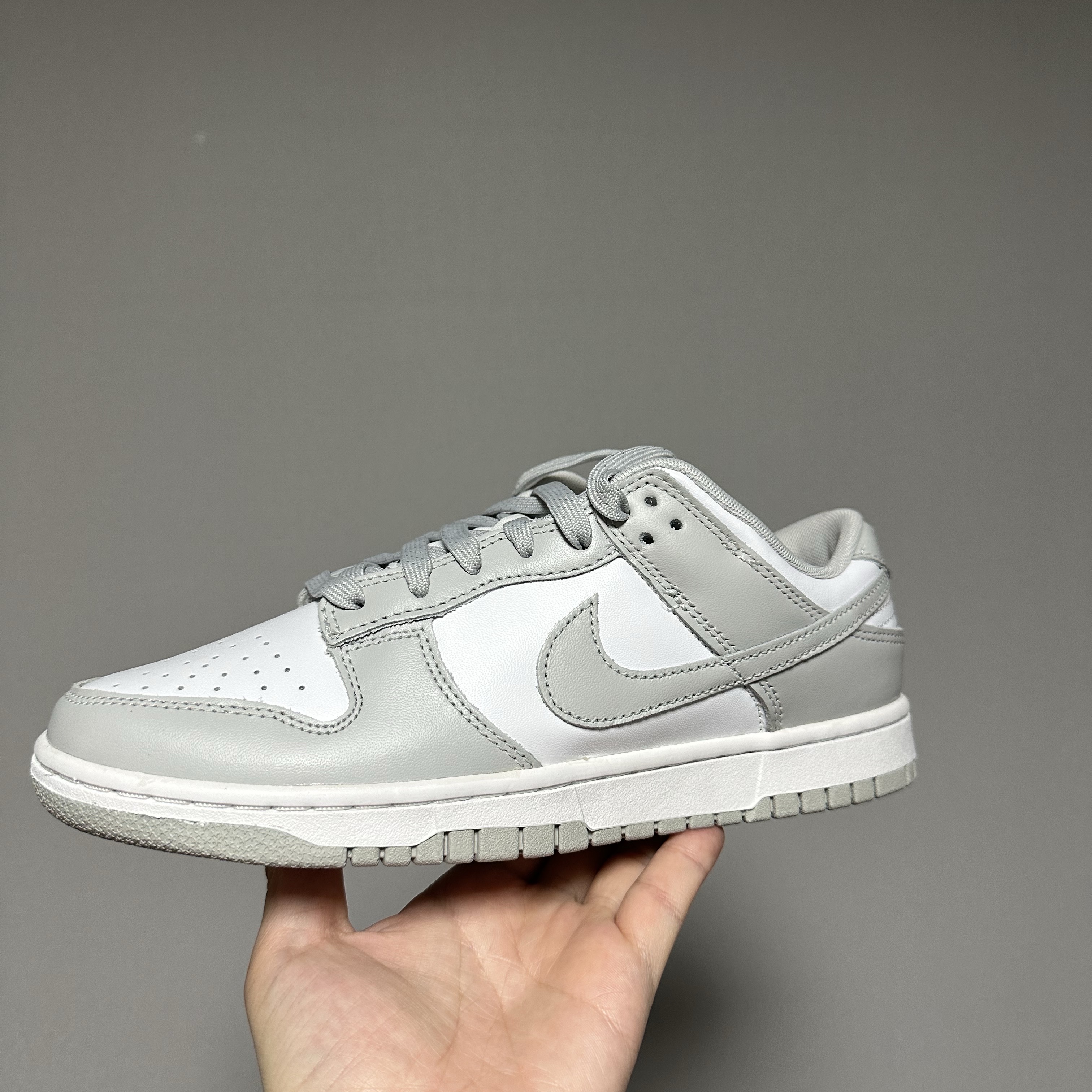 Nike Dunk Low Retro Grey Fog 착용 스타일 - 1