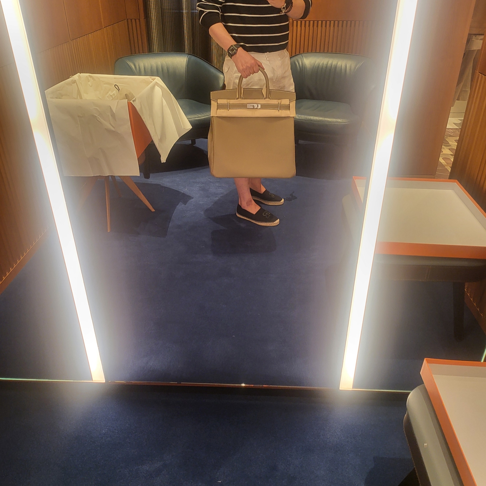 Hermes Haut A Courroies 40 Bag Togo & Palladium Noir 착용 스타일