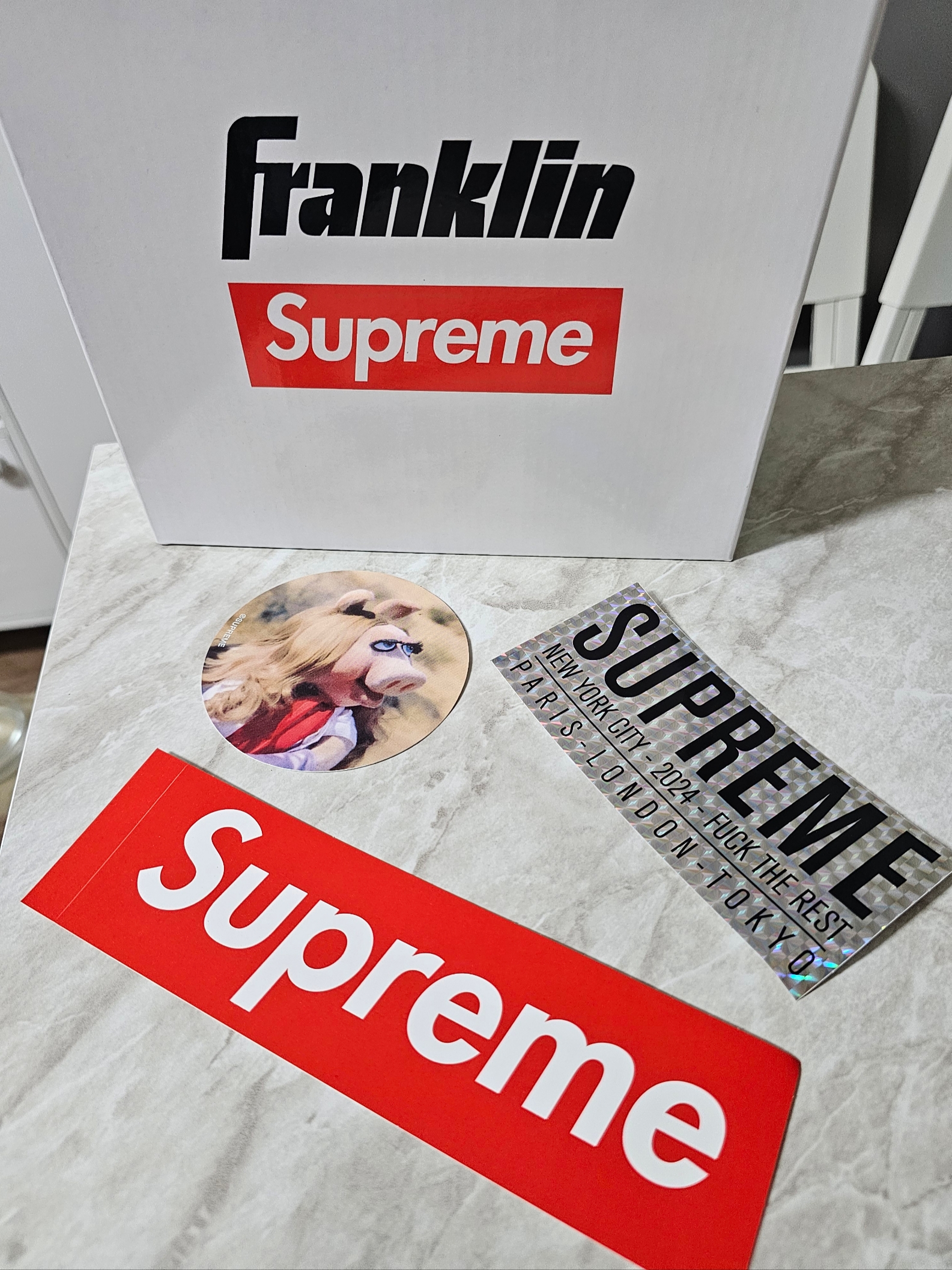 Supreme x Franklin Playground Ball White - 24SS 착용 스타일 - 2
