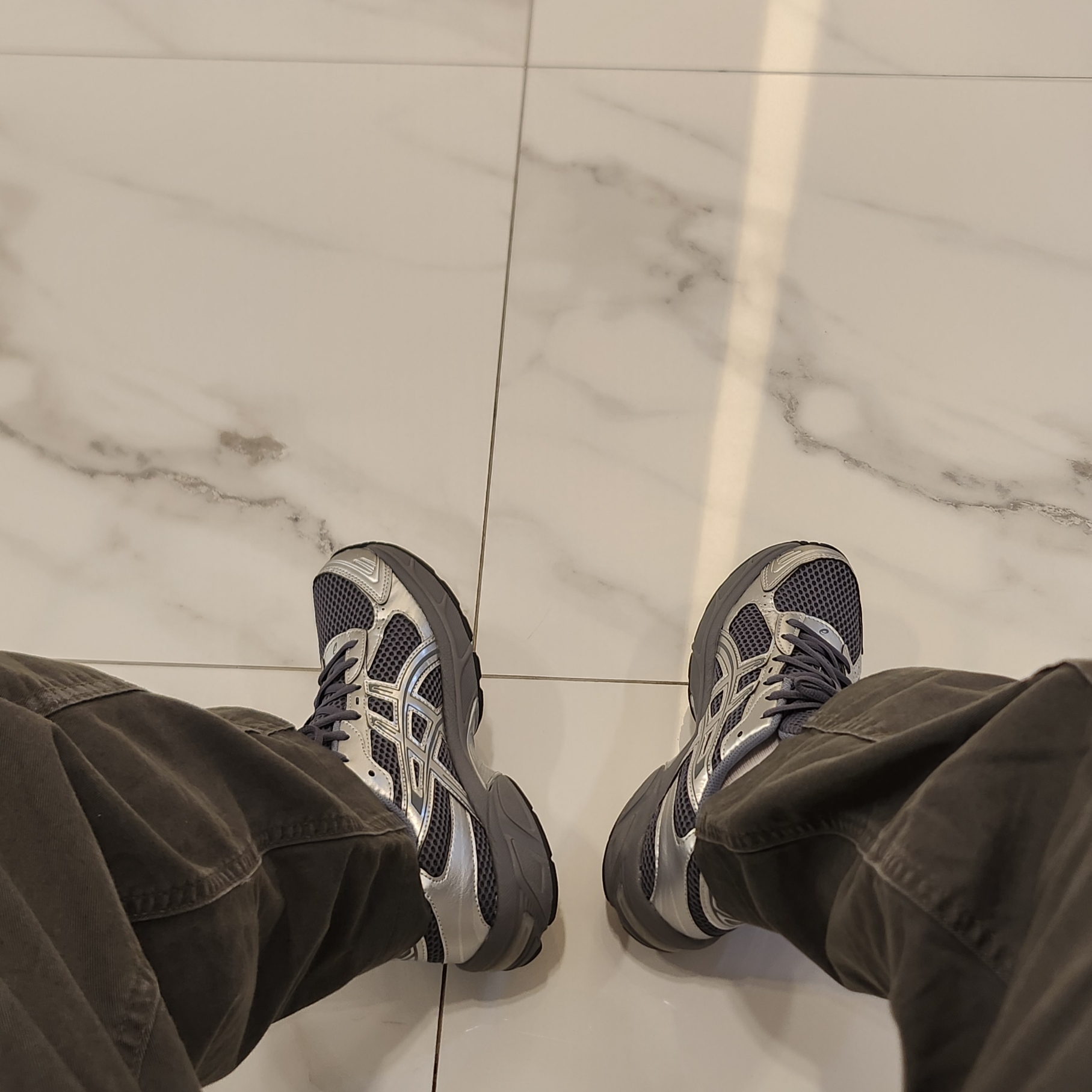 Asics Gel-1130 Steel Grey Pure Silver 착용 스타일