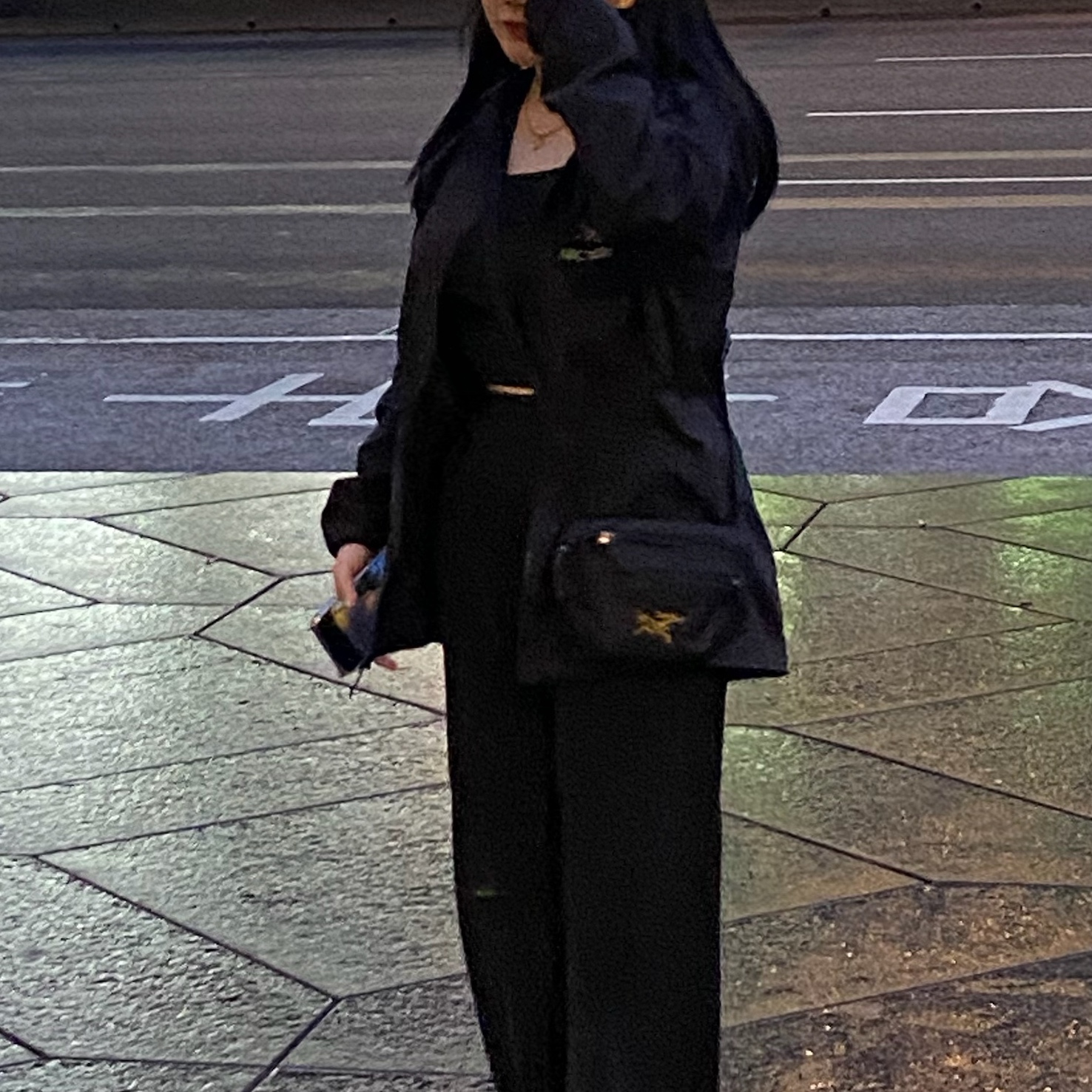 Arc'teryx Squamish Hoody Black, Arc'teryx Mantis 1 Waistpack Black 착용 스타일 - 2