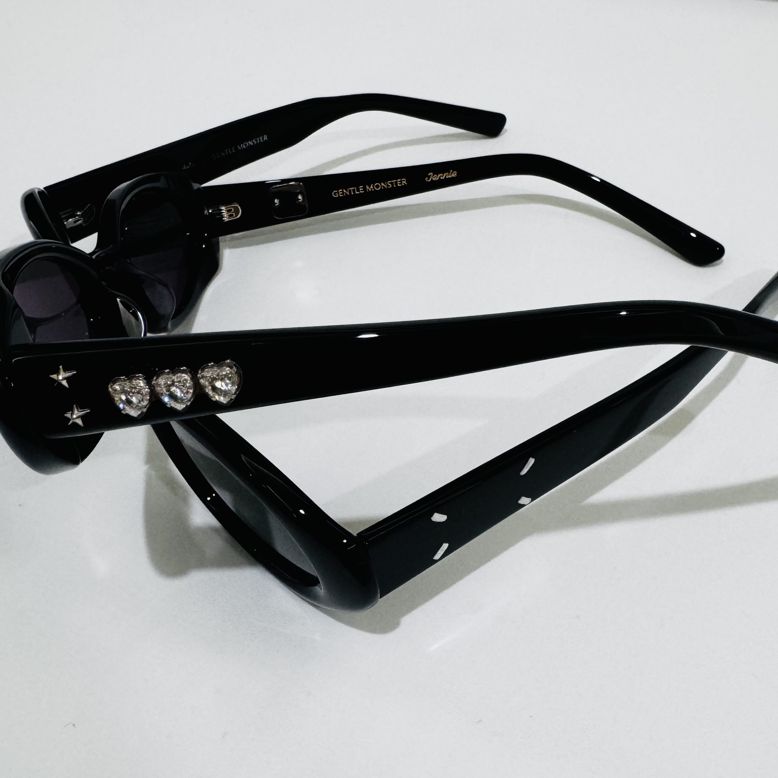 Gentle Monster x Jennie Jentle Salon Hush 01 Black Gray, Gentle Monster x Maison Margiela MM107 Black Black 착용 스타일