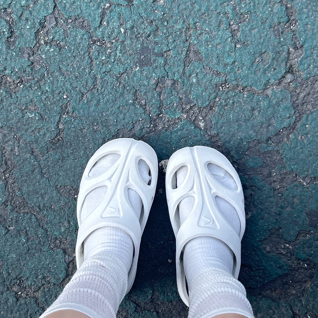 (W) Keen Shanti White Black 착용 스타일