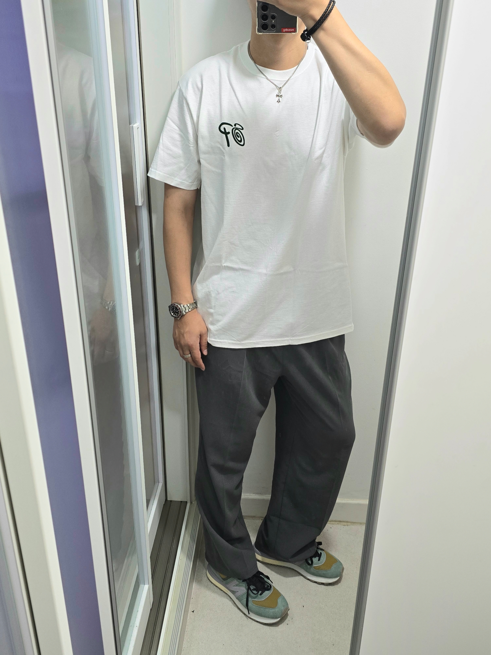 Stussy x Patta Sound Connection T-Shirt White, New Balance x Stone Island 574 Legacy Light Green 착용 스타일 - 1