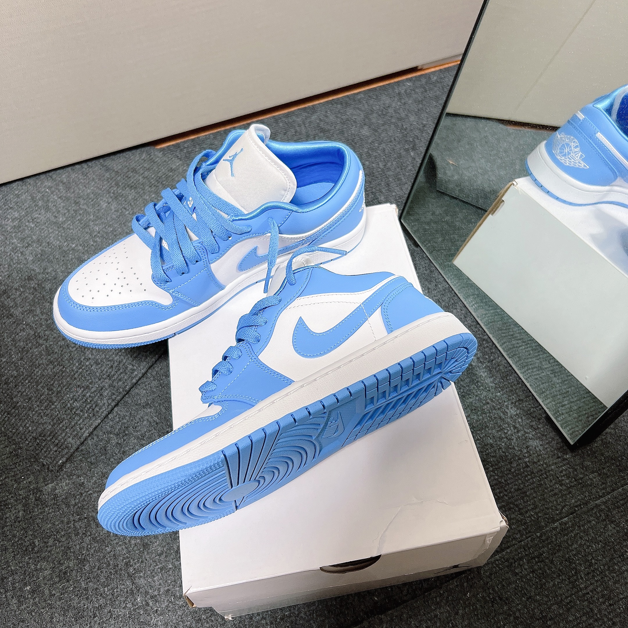 (W) Jordan 1 Low UNC University Blue 착용 스타일 - 4