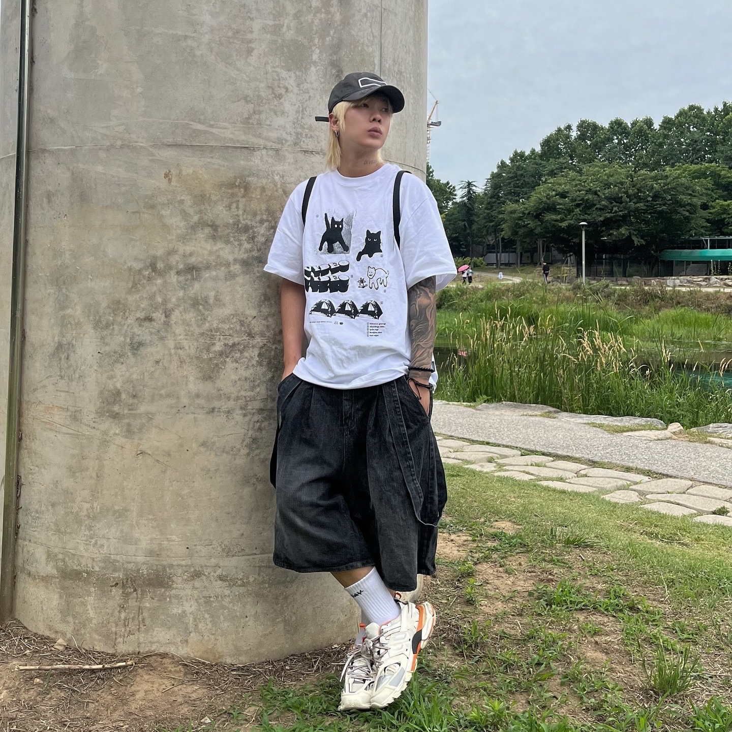 Balenciaga Track Sneakers White Orange 2019 착용 스타일 - 1