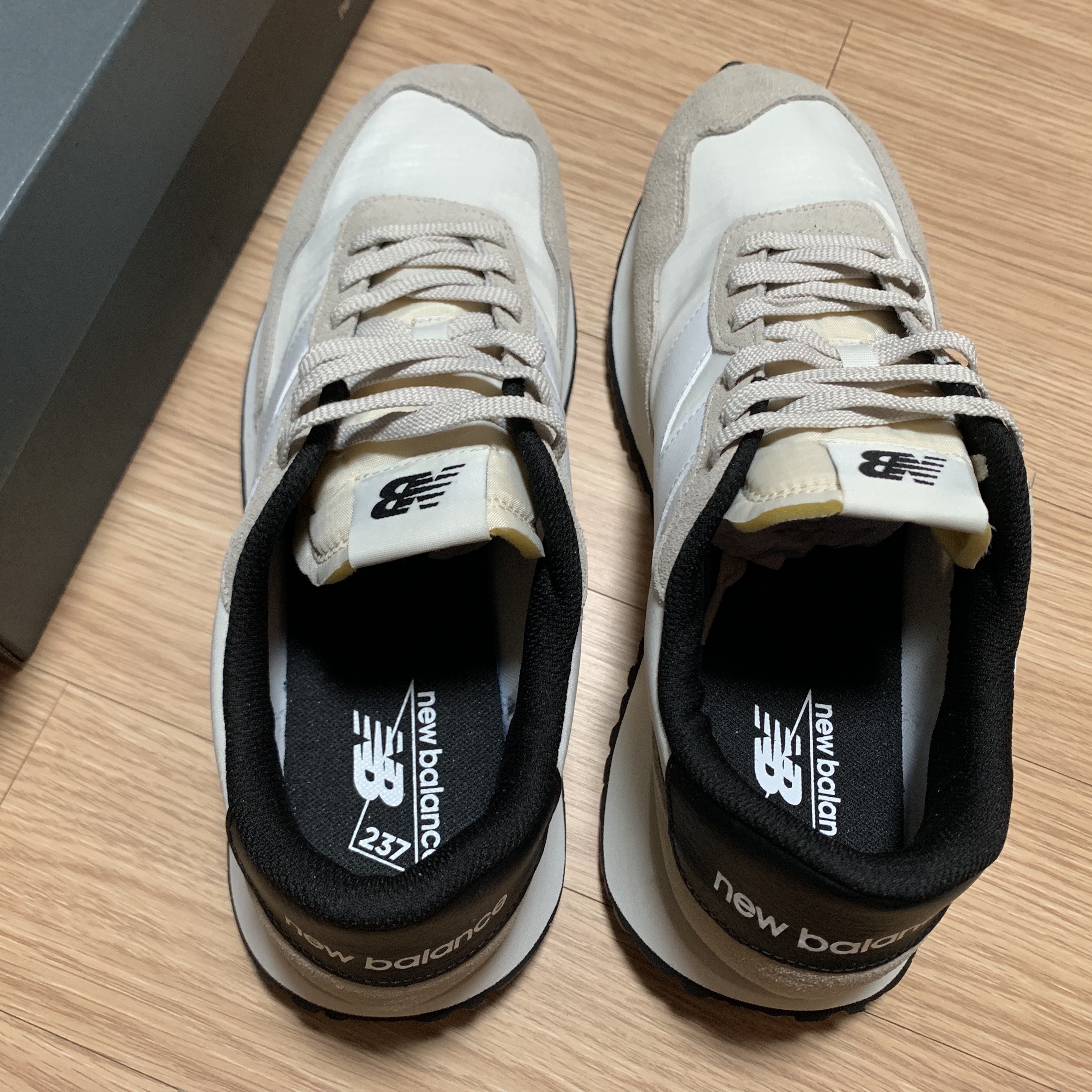 New Balance 237 Timberwolf Sea Salt 착용 스타일 - 2