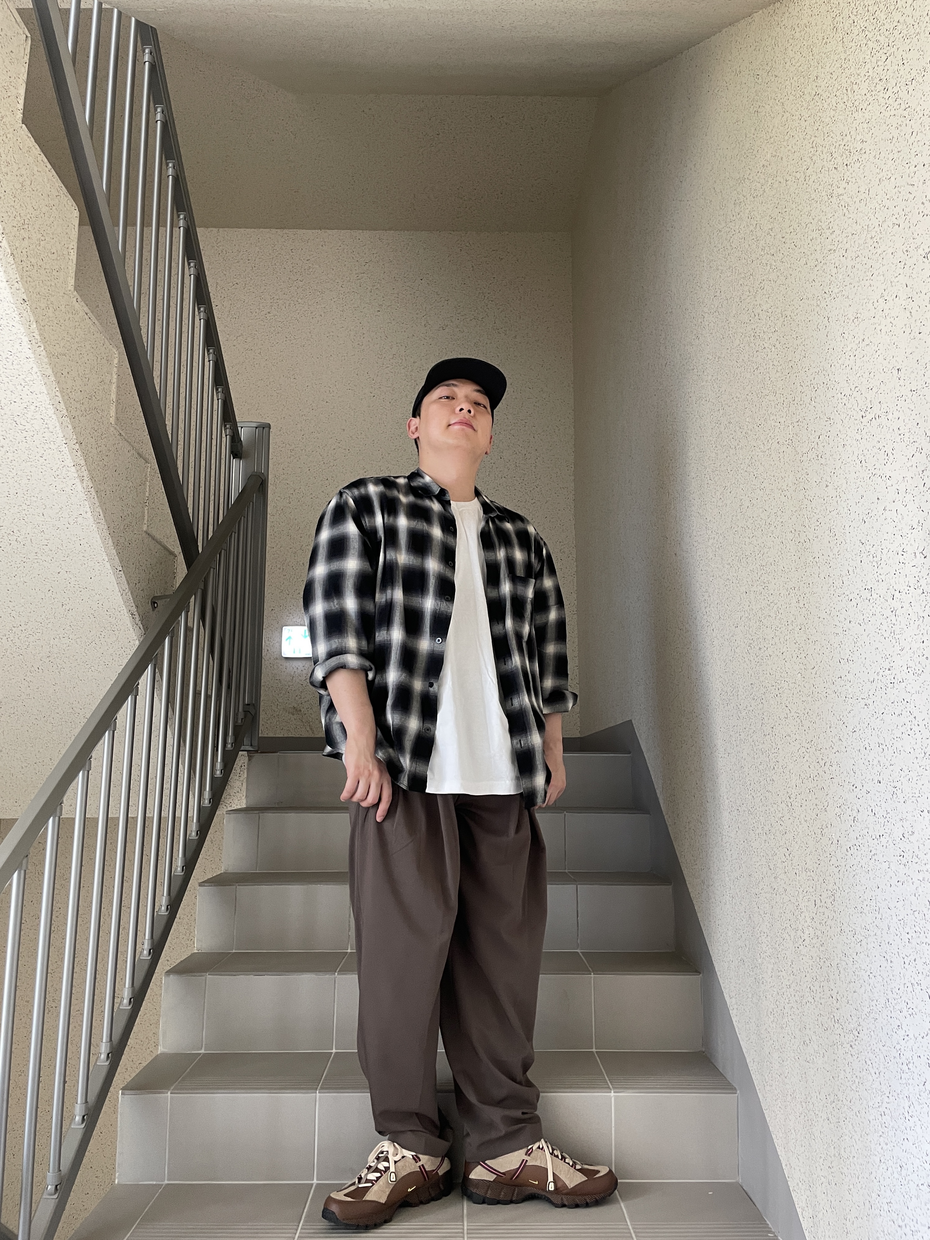 Nike x Jacquemus Air Humara LX Ale Brown and Gold 착용 스타일 - 4