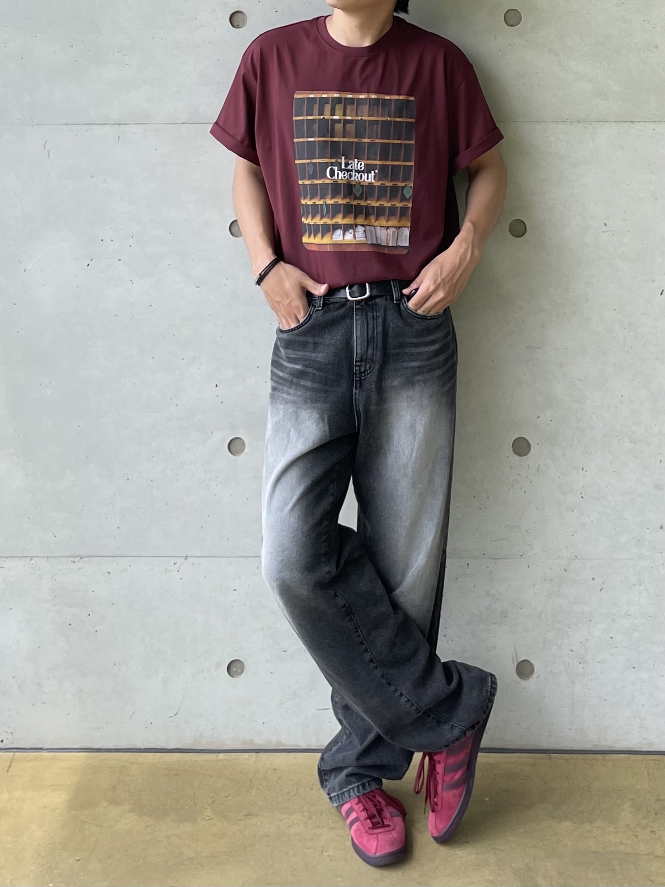 Adidas Tobacco Gruen Collegiate Burgundy 착용 스타일 - 2