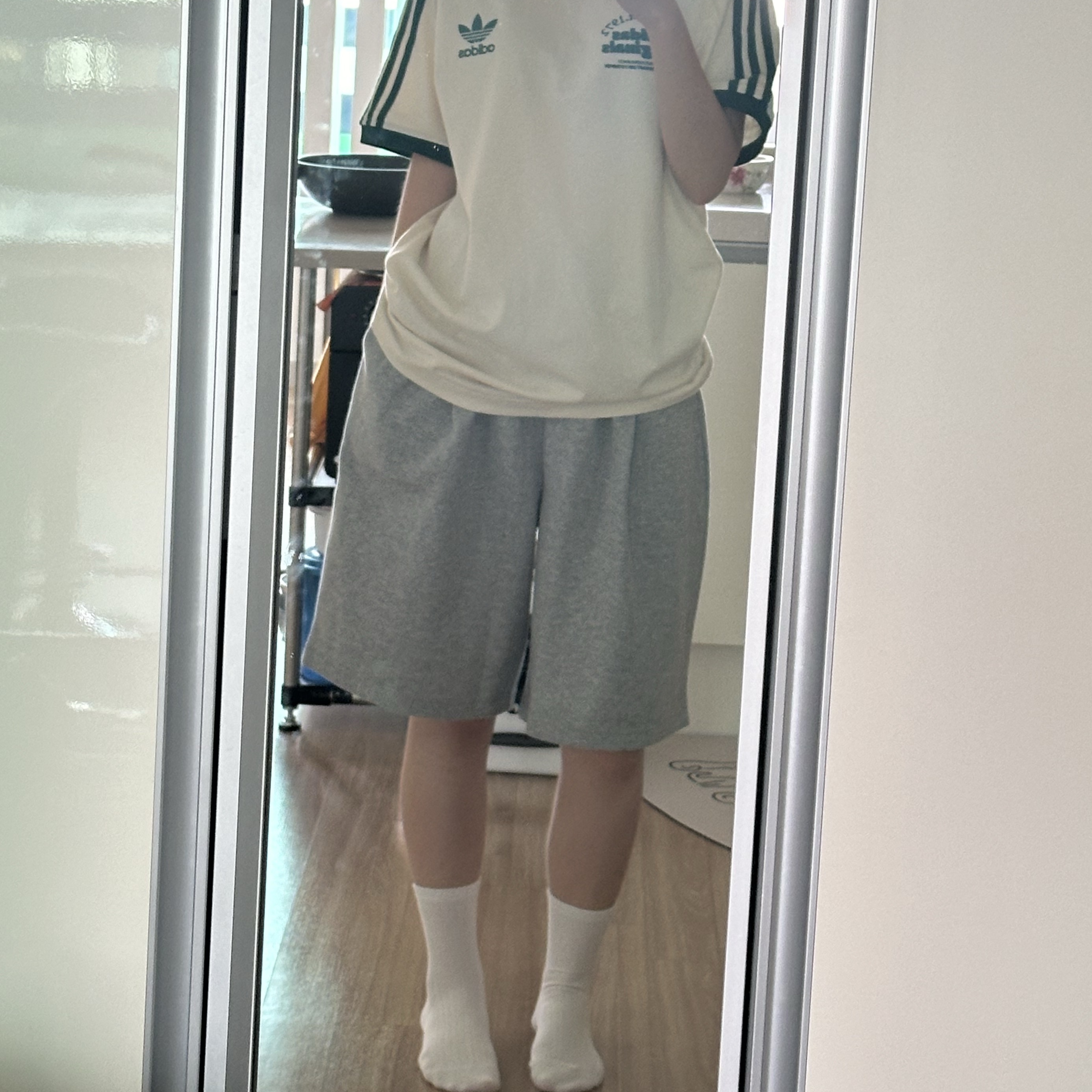 Adidas Sport Graphic Cali T-Shirt Wonder White - KR Sizing 착용 스타일
