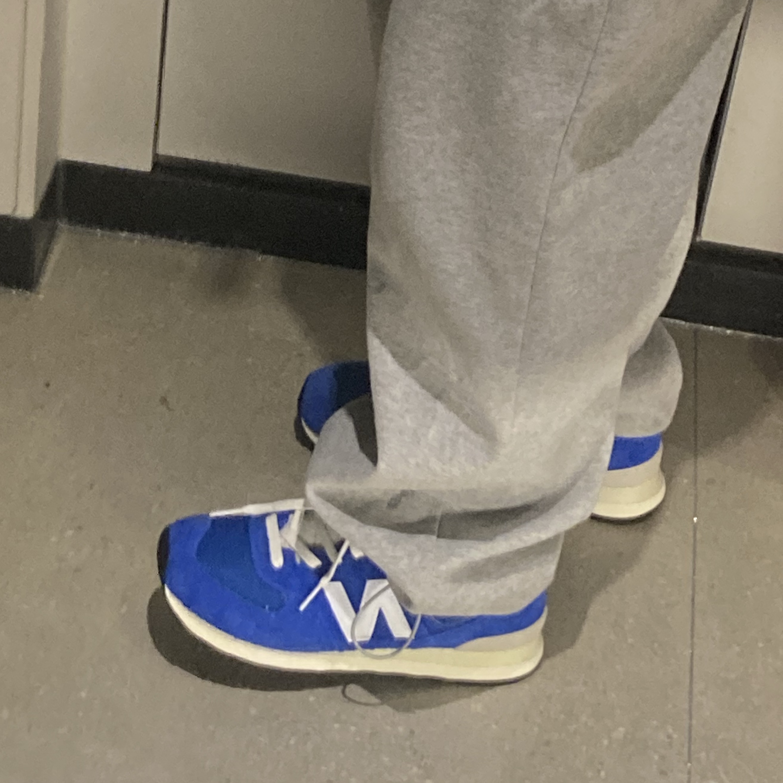 New Balance 574 Heritage Blue White 착용 스타일 - 2