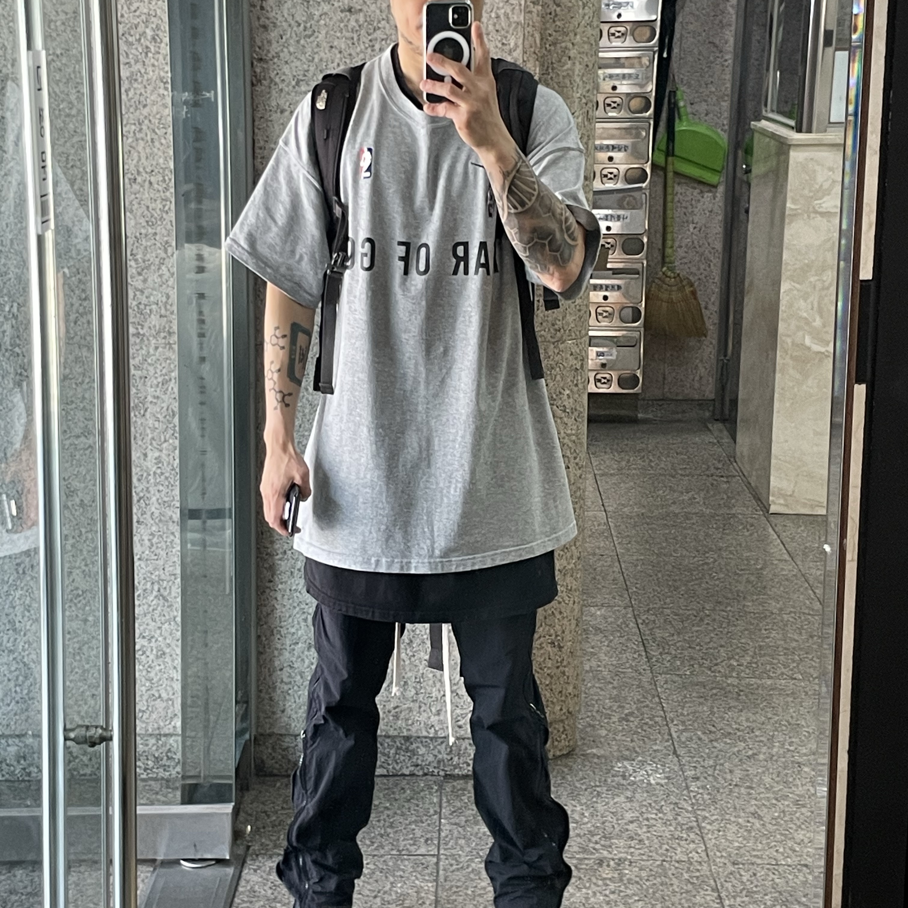 Nike x Fear of God Warm Up T-Shirt Dark Grey Heather 착용 스타일