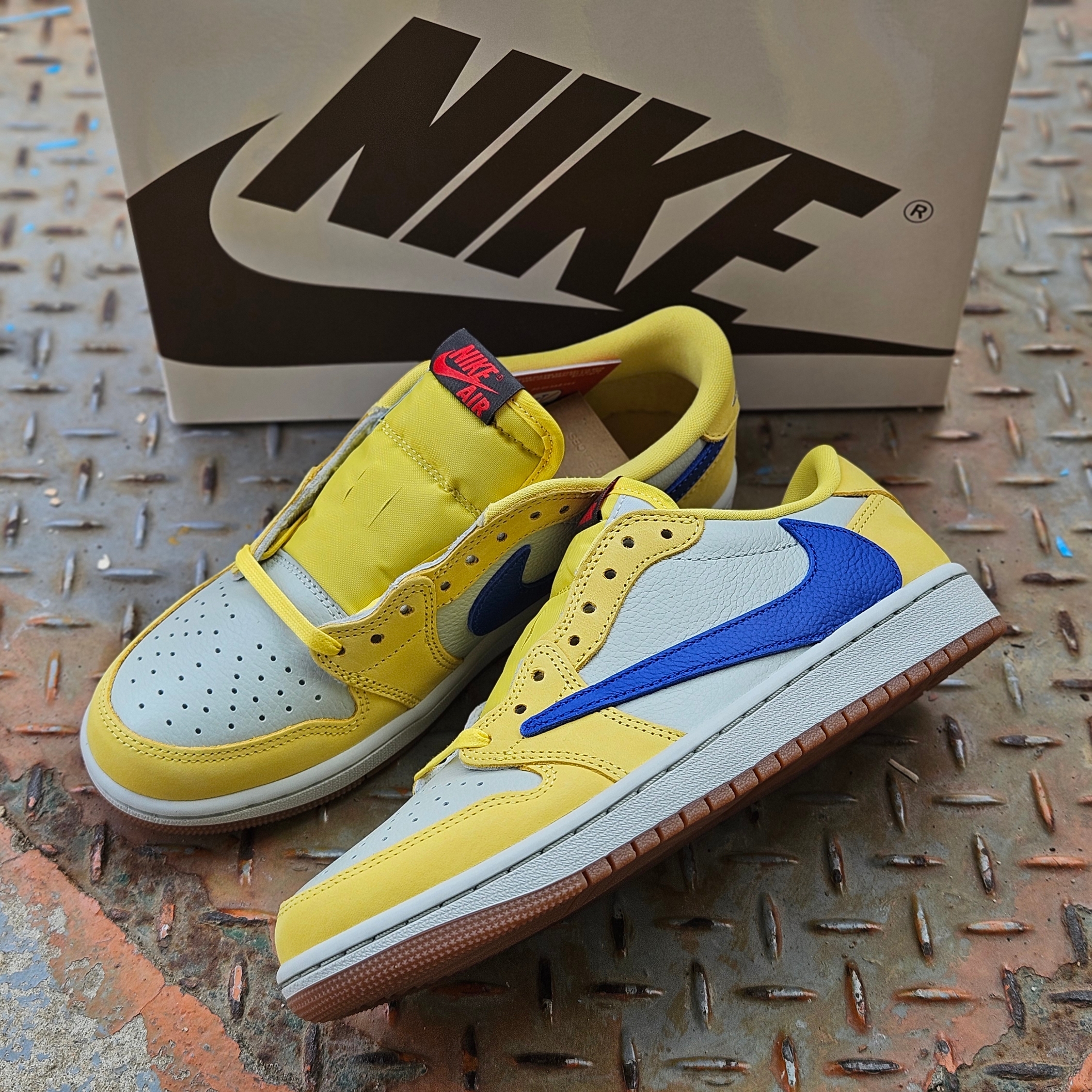 (W) Jordan 1 x Travis Scott Retro Low OG SP Canary 착용 스타일 - 2