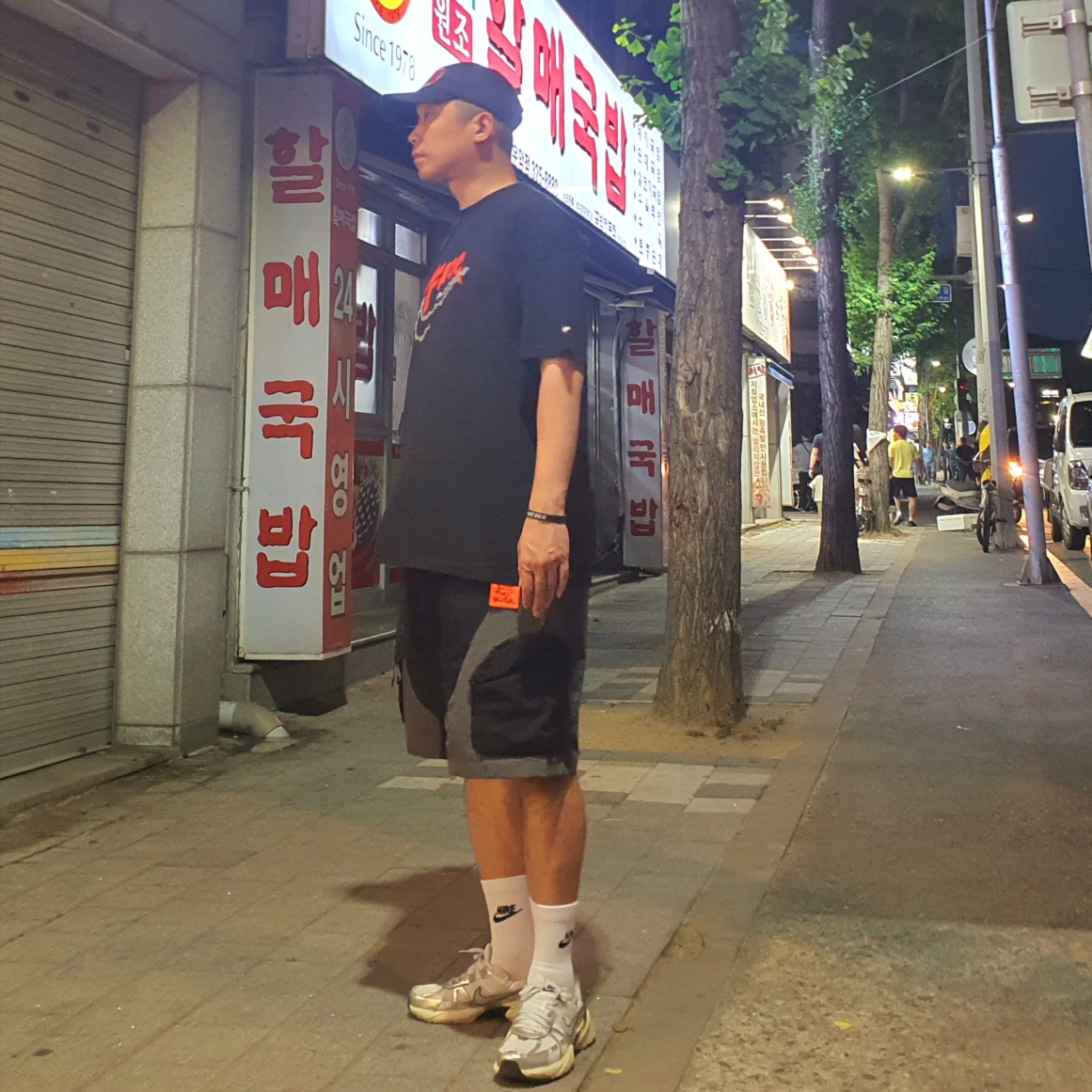 Nike V2K Run Pure Platinum Light Iron Ore, Supreme Warm Up 6-Panel Black - 23FW 착용 스타일 - 2