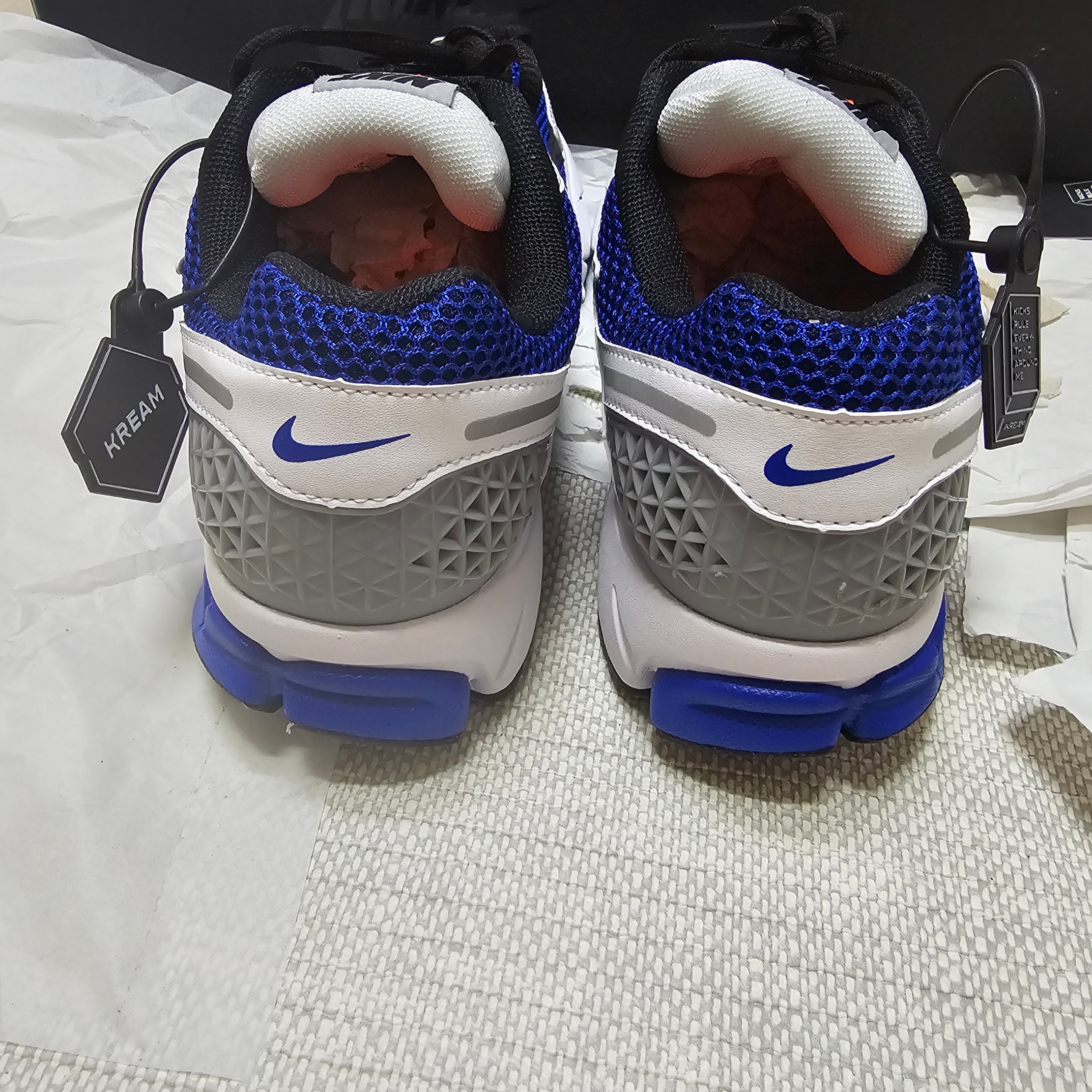 Nike Zoom Vomero 5 White Racer Blue Black 착용 스타일 - 3