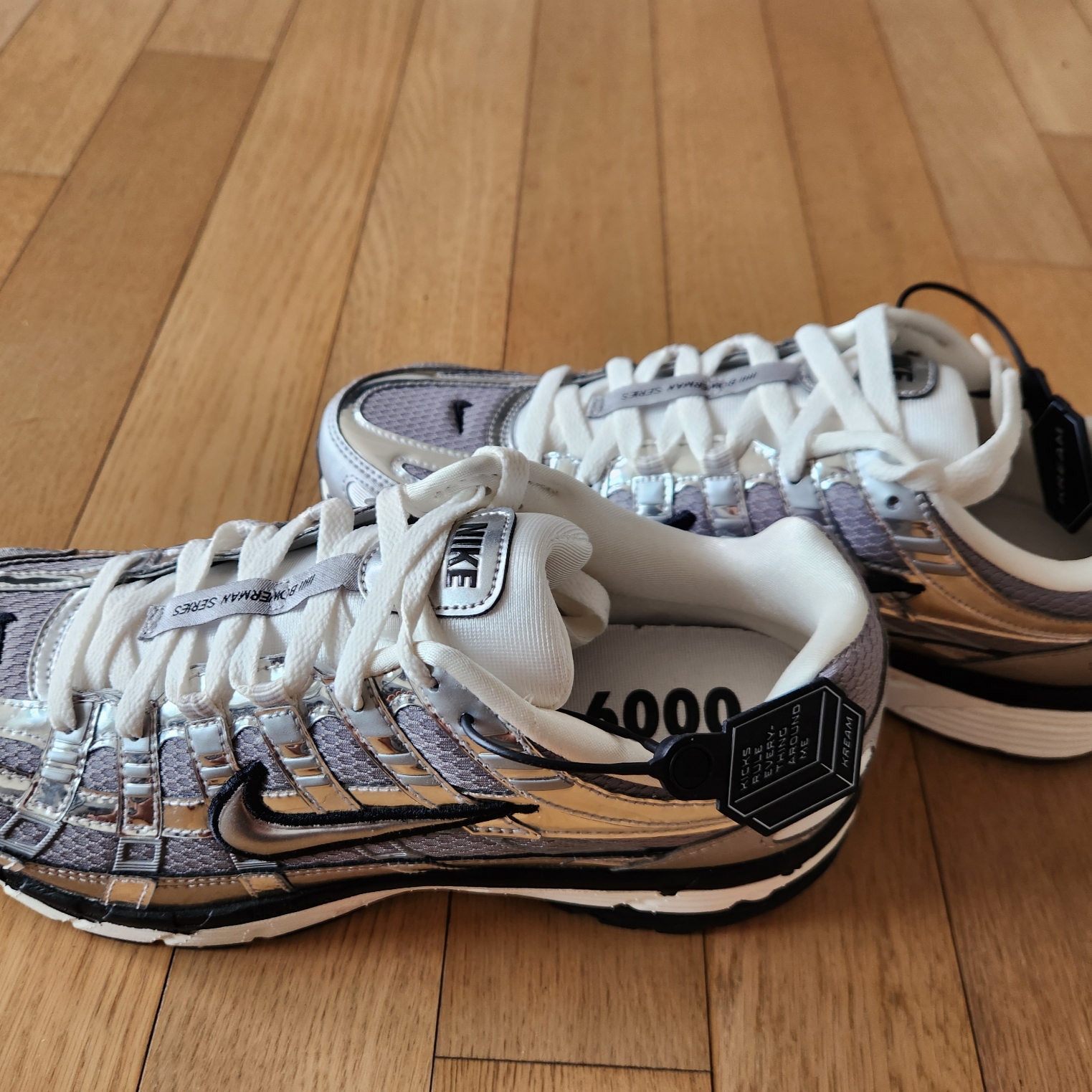 Nike P-6000 Metallic Silver 착용 스타일