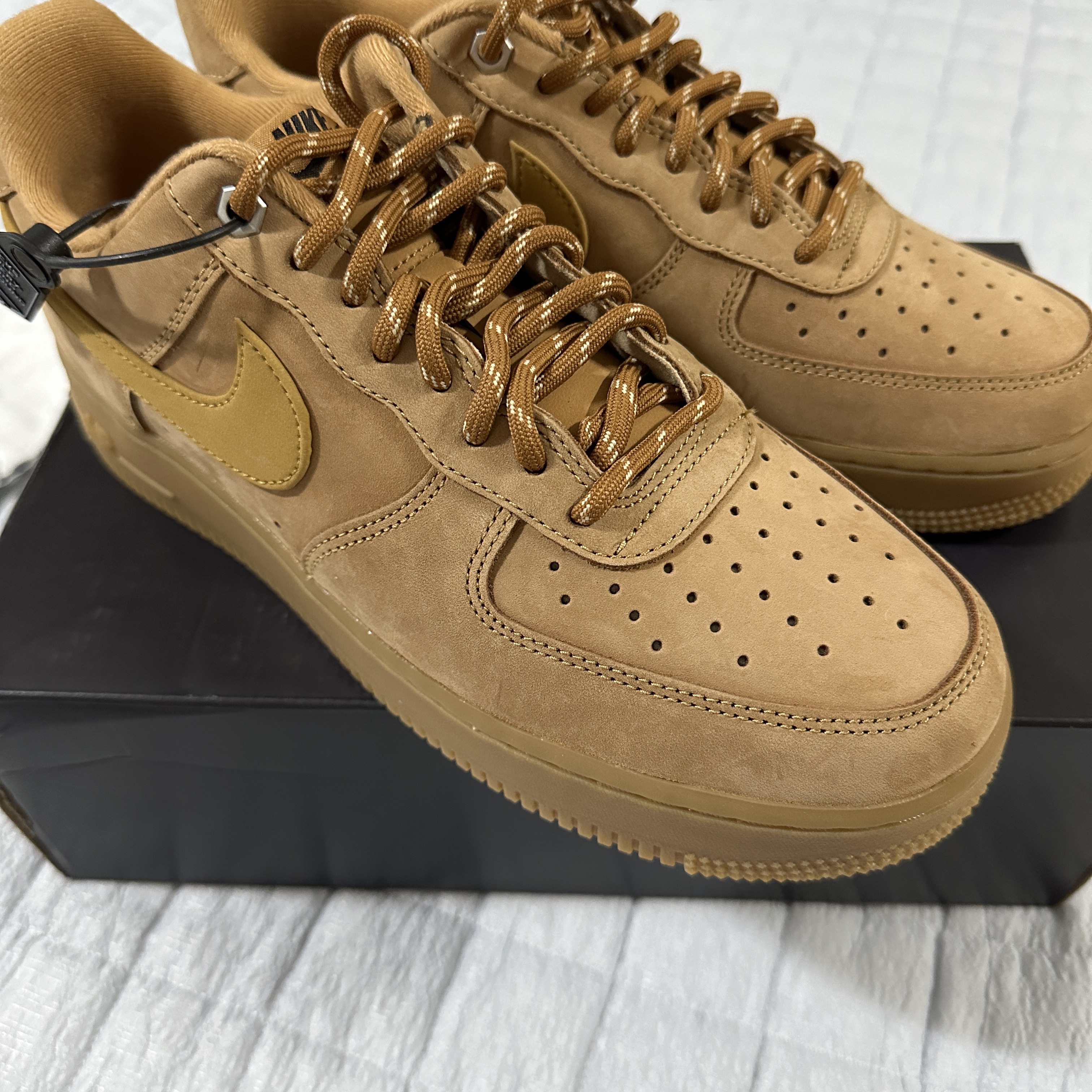(W) Nike Air Force 1 '07 WB Flax Wheat 착용 스타일 - 1