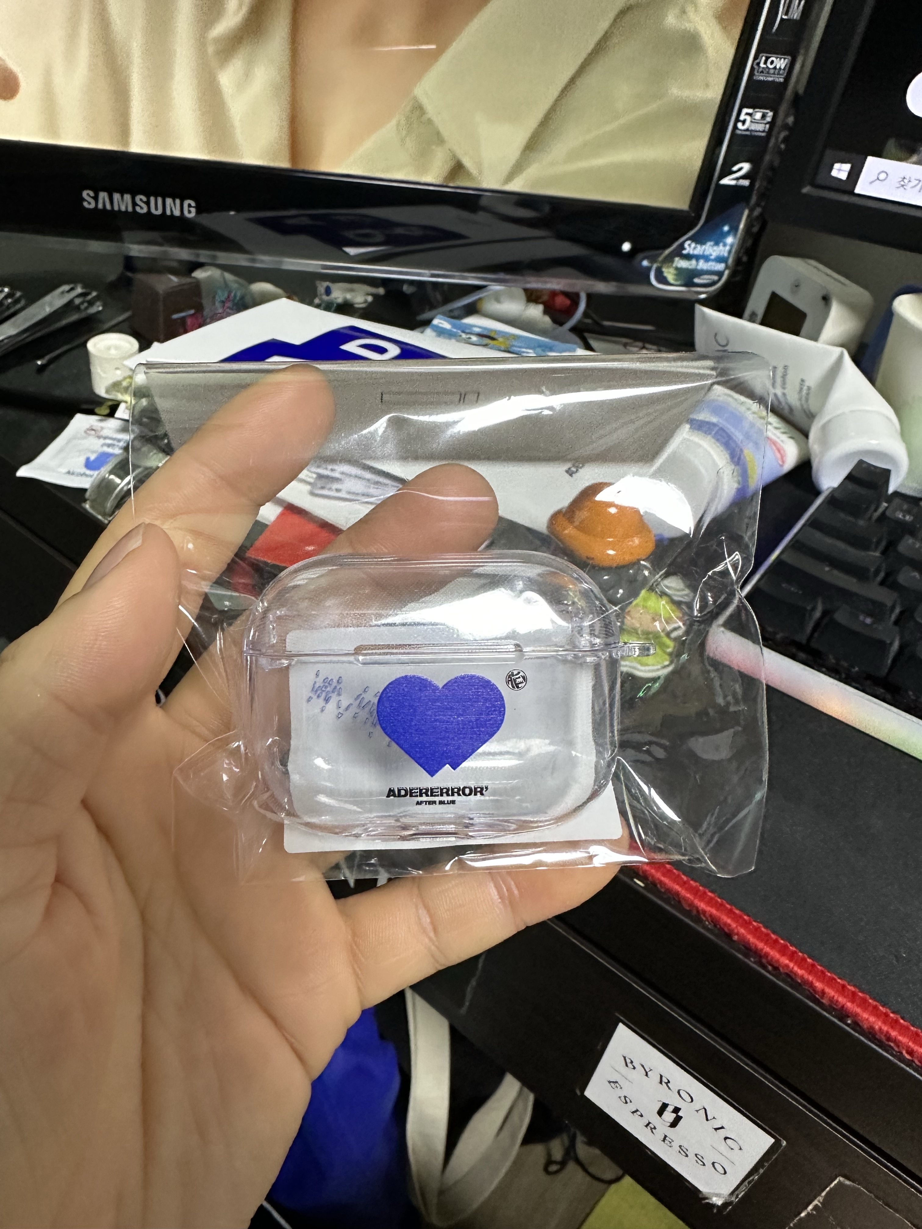 Ader Error Twin Heart AirPods Pro Hard Case Clear 착용 스타일