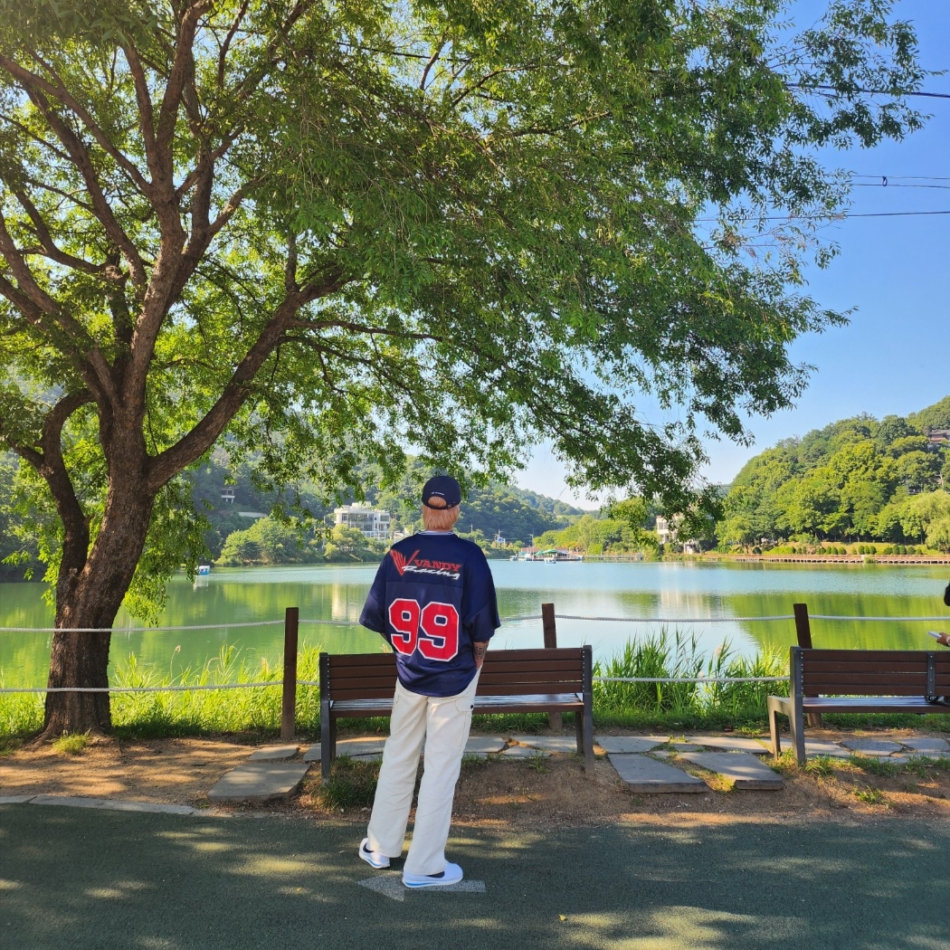 Nike Cortez White and Black, Vandy The Pink Mesh T-Shirt Blue 착용 스타일