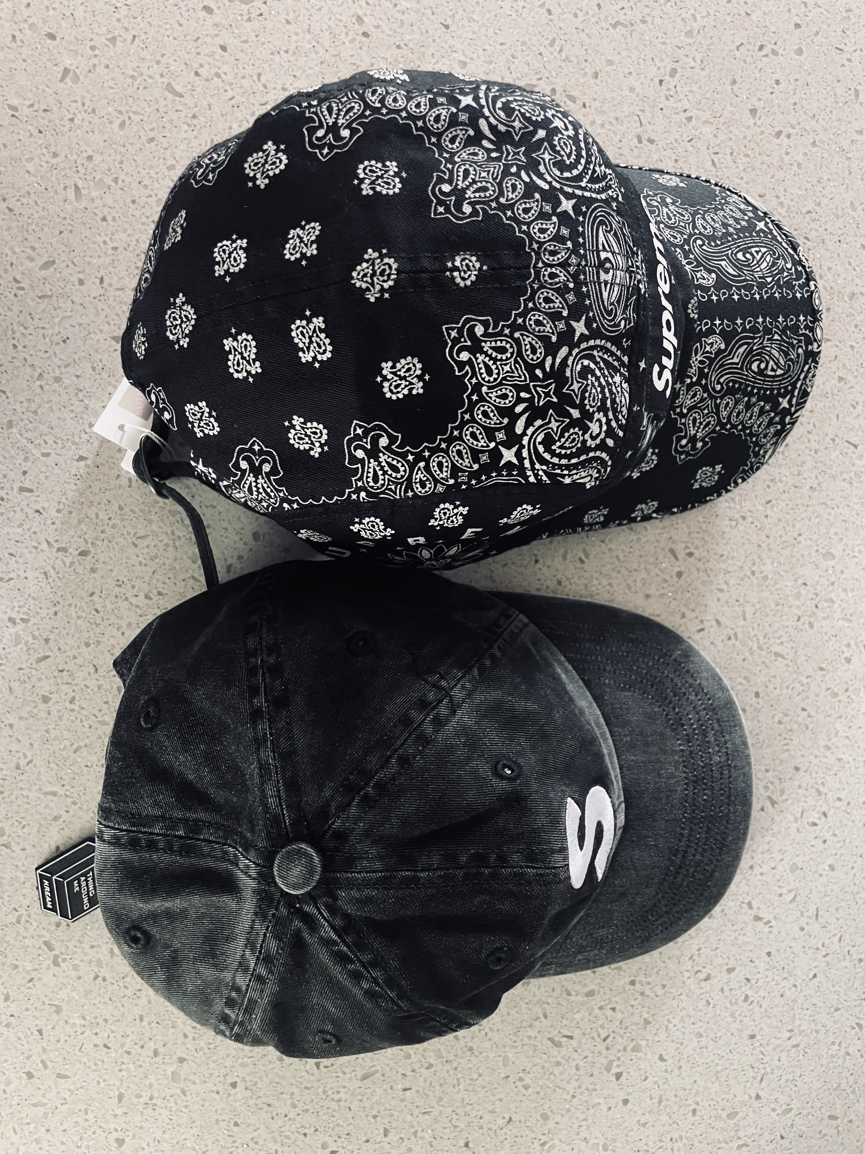 Supreme Pigment Print S Logo 6-Panel Black - 23FW, Supreme Bandana Camp Cap Black - 21SS 착용 스타일 - 3