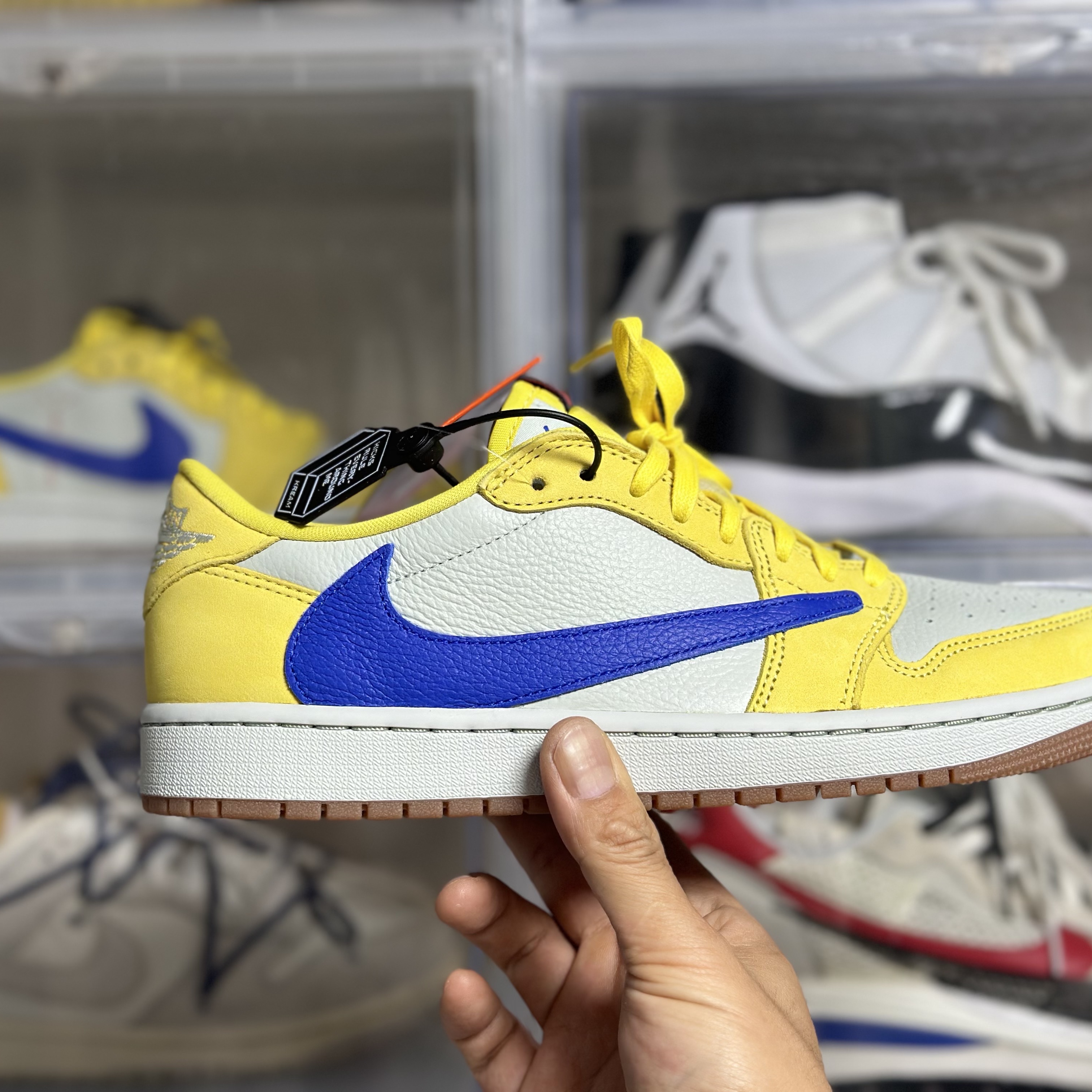 (W) Jordan 1 x Travis Scott Retro Low OG SP Canary 착용 스타일 - 3