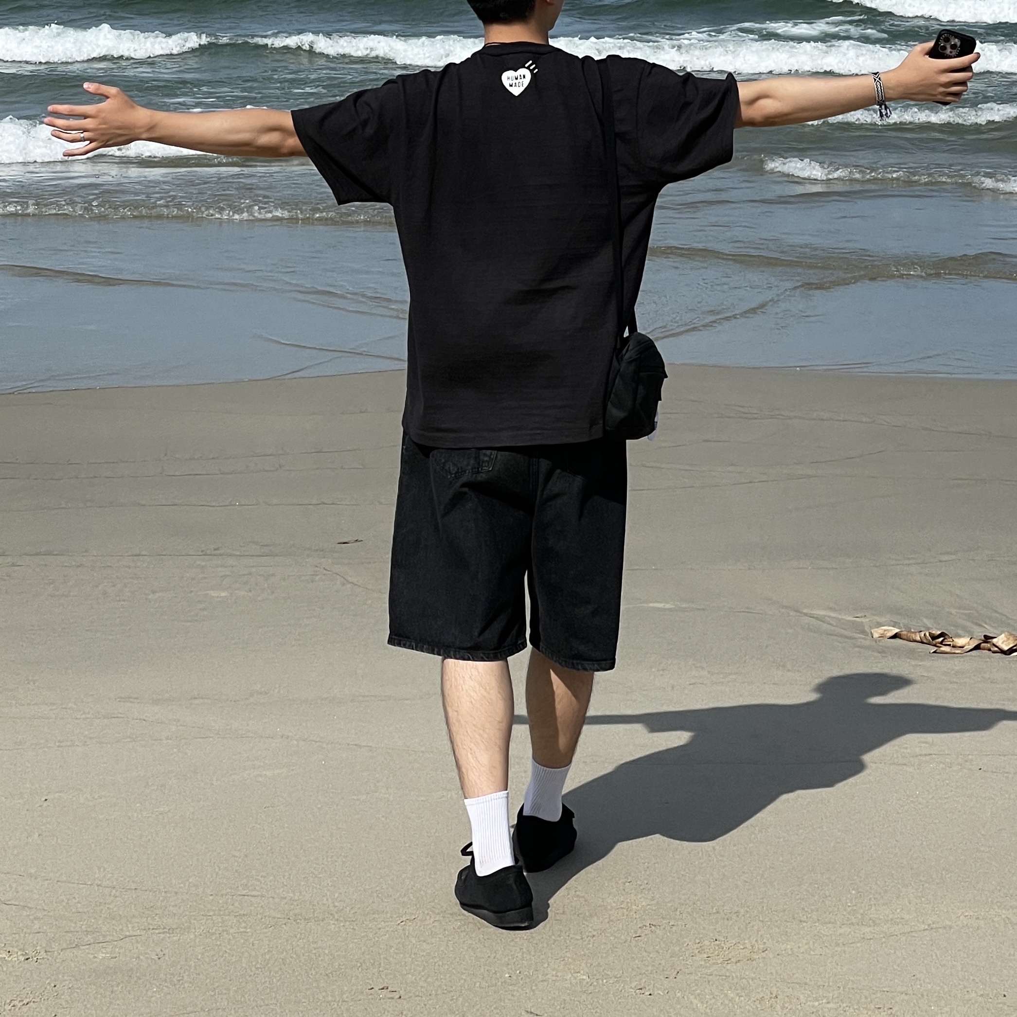 Human Made Graphic T-Shirt #17 Black, Clarks Wallabee Black Suede 착용 스타일 - 1