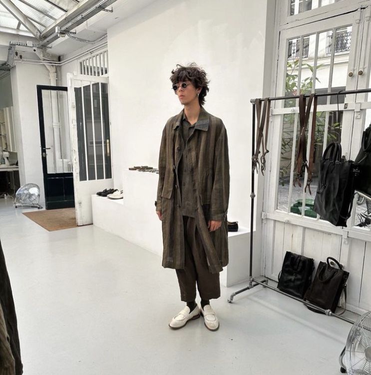 Ziggy Chen Pleated Bucket Shorts Brown 착용 스타일 - 1