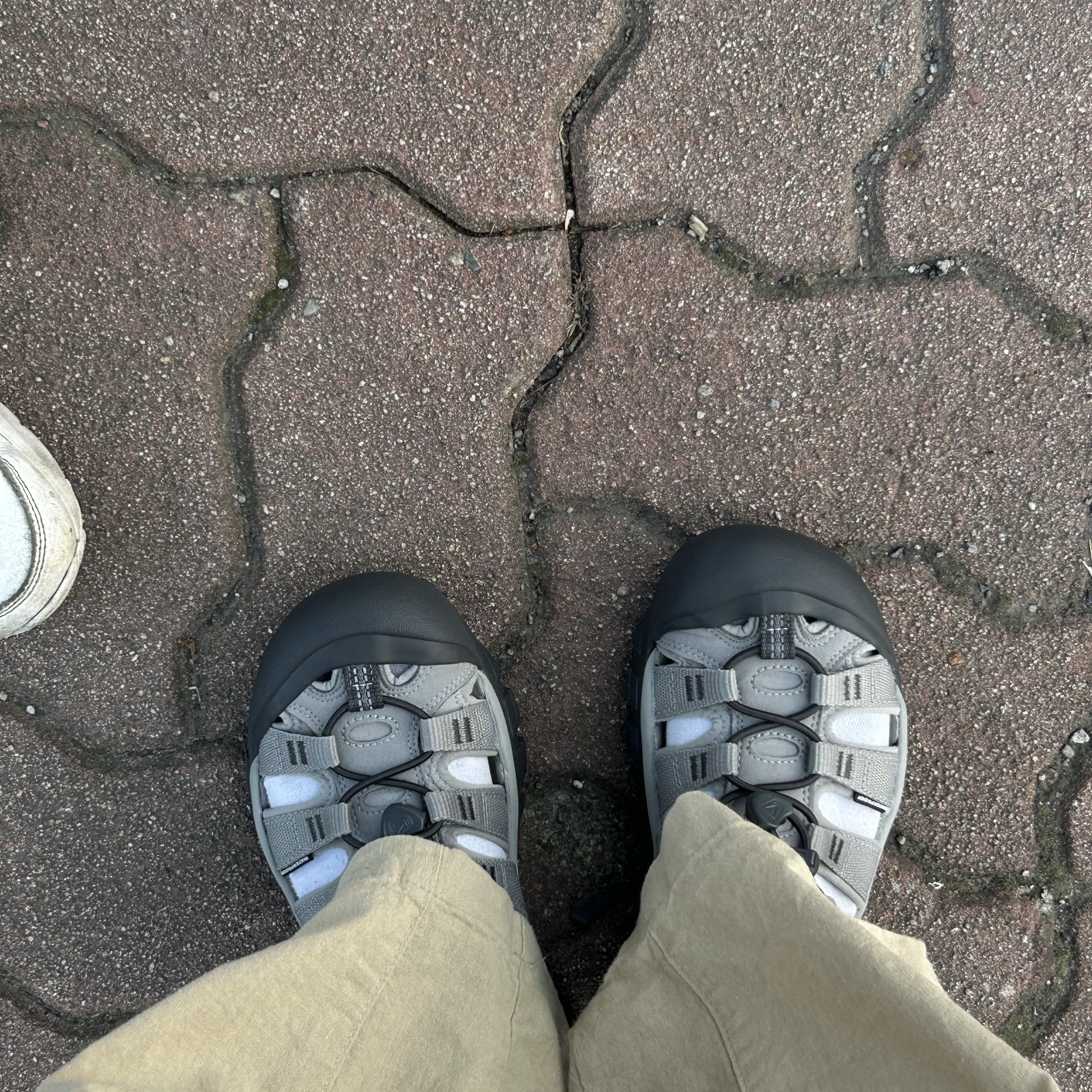 (W) Keen Newport H2 Grey Smoke Blue 착용 스타일 - 2