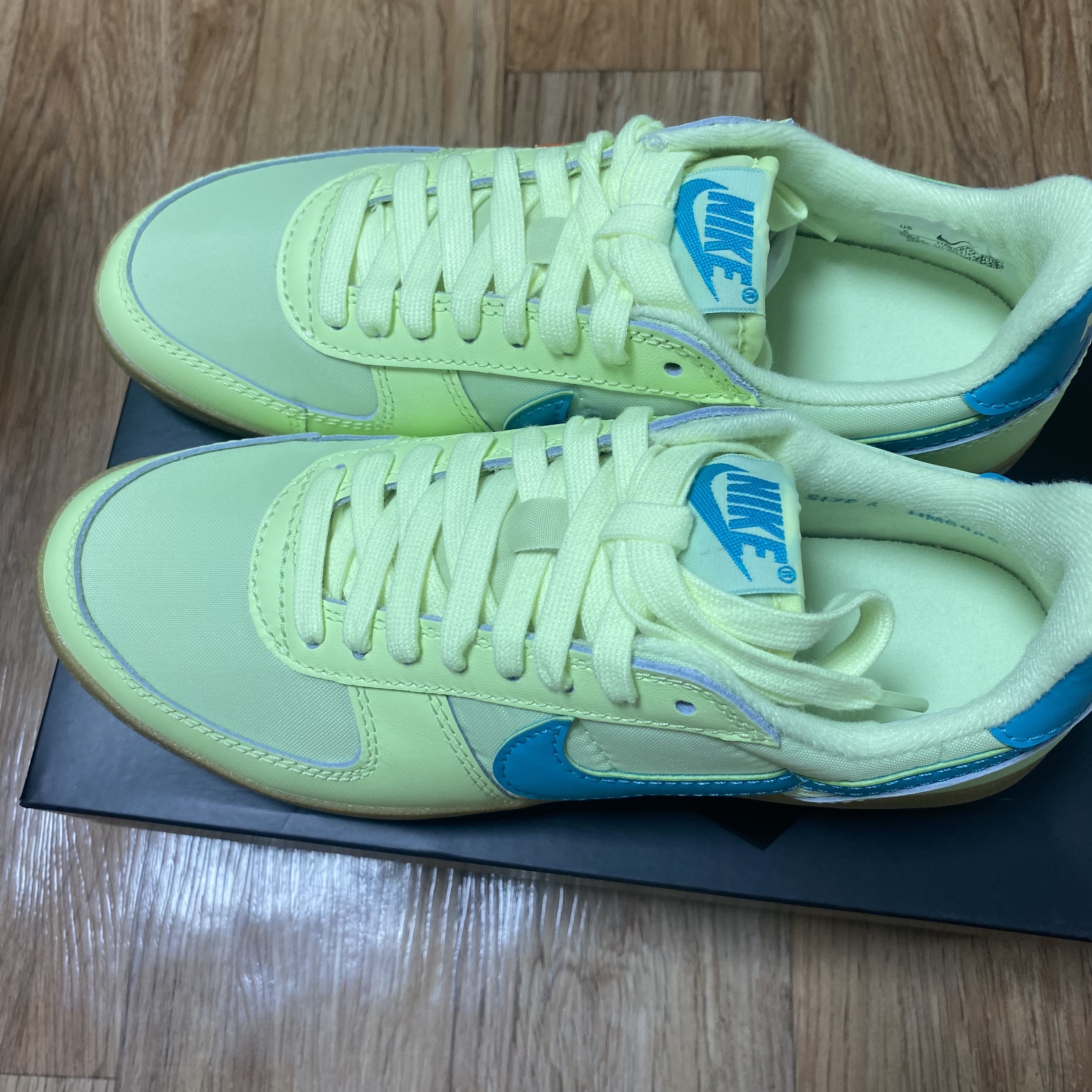 Nike Field General 82 Barely Volt and Dusty Cactus 착용 스타일 - 2
