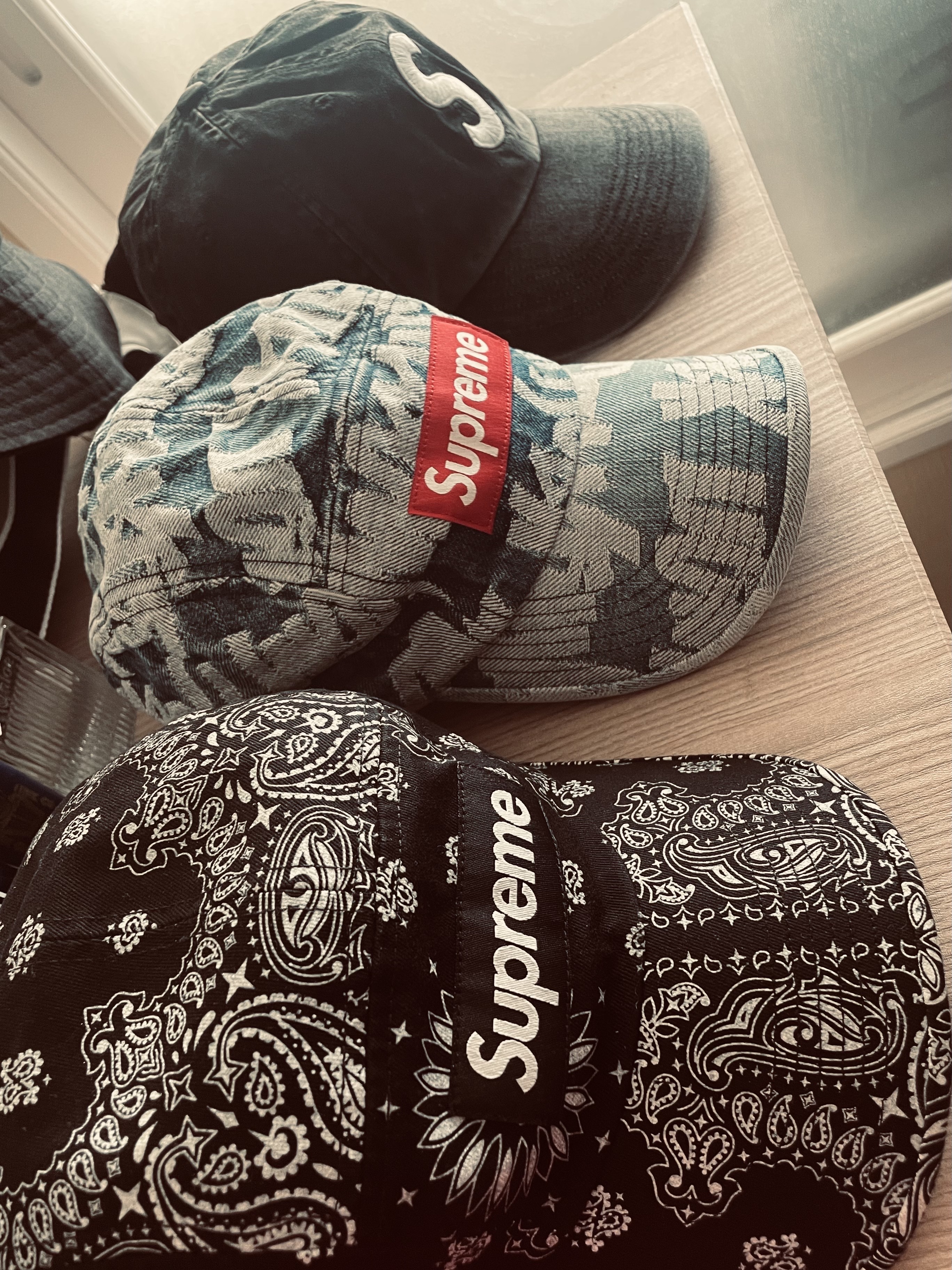 Supreme Pigment Print S Logo 6-Panel Black - 23FW, Supreme Bandana Camp Cap Black - 21SS 착용 스타일 - 4