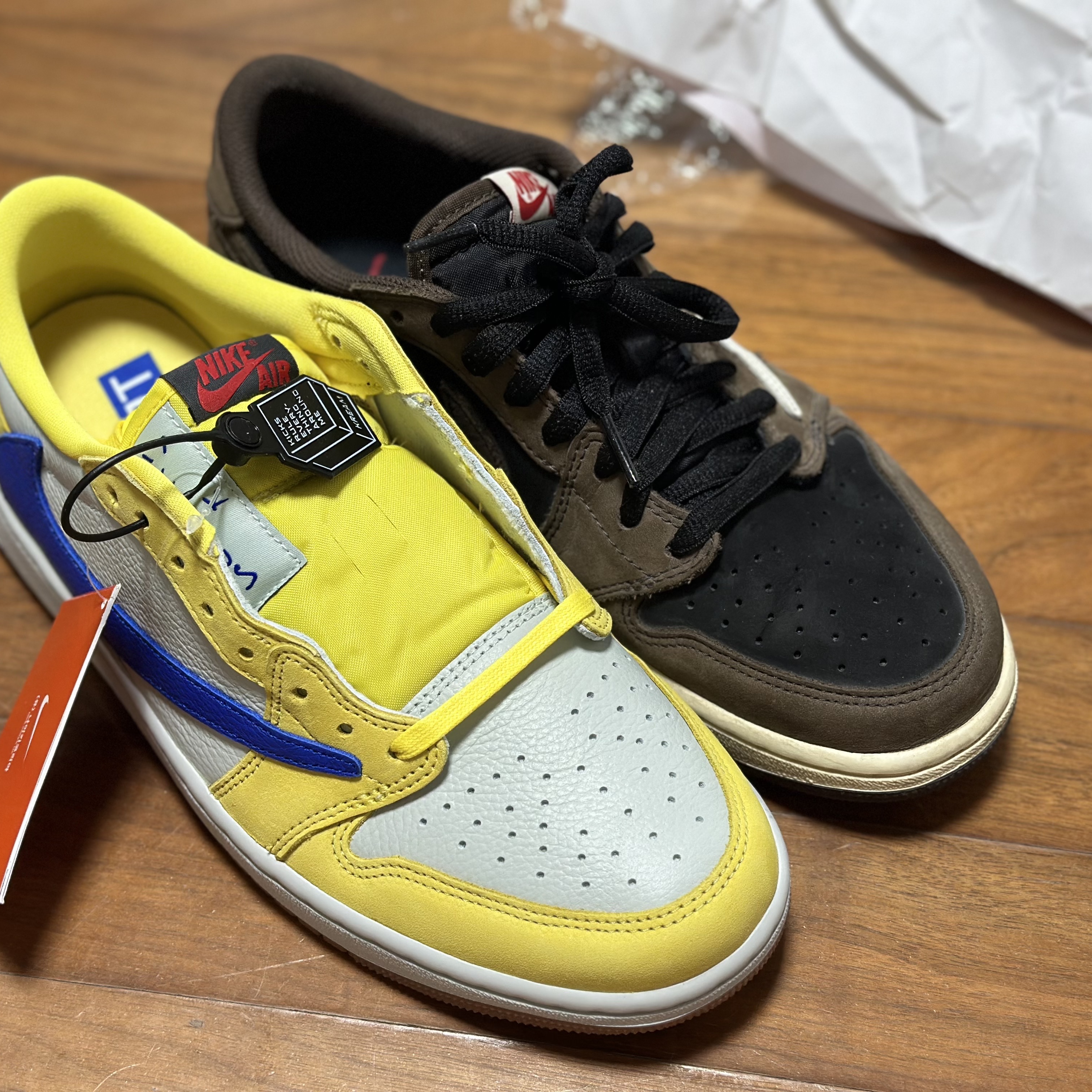 (W) Jordan 1 x Travis Scott Retro Low OG SP Canary 착용 스타일 - 1