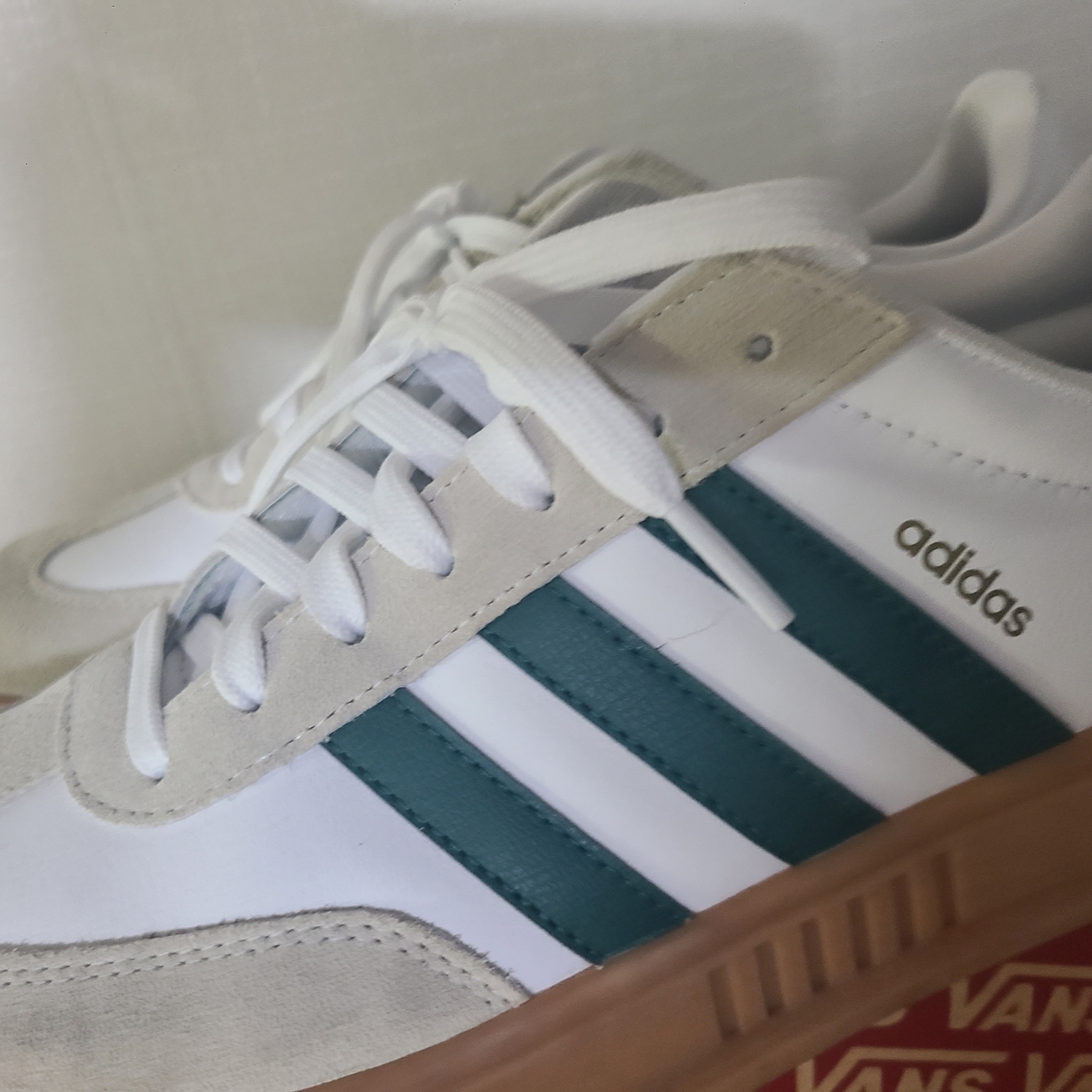 Adidas Gradas Collegiate Green 착용 스타일