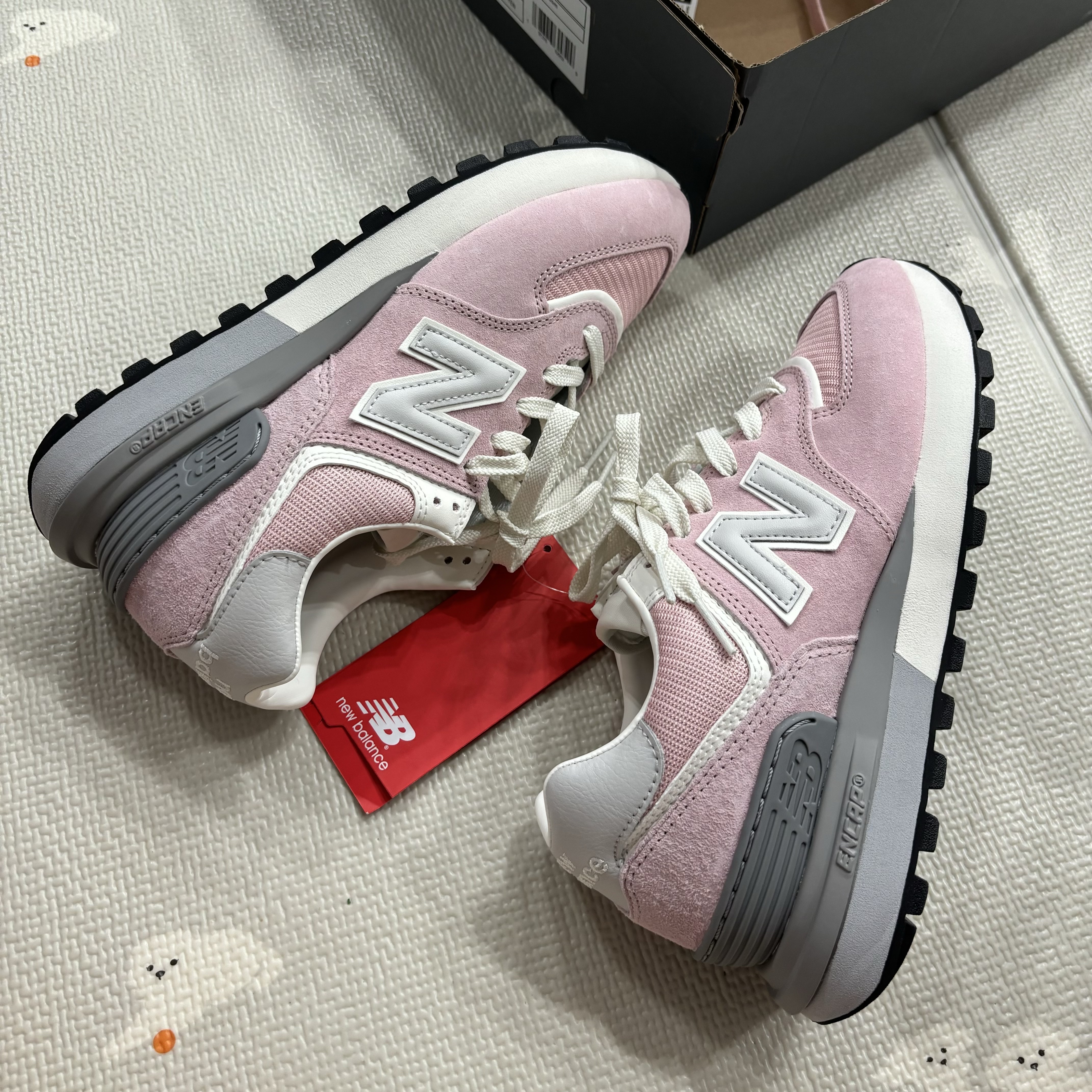 New Balance 574 Legacy Pink 착용 스타일