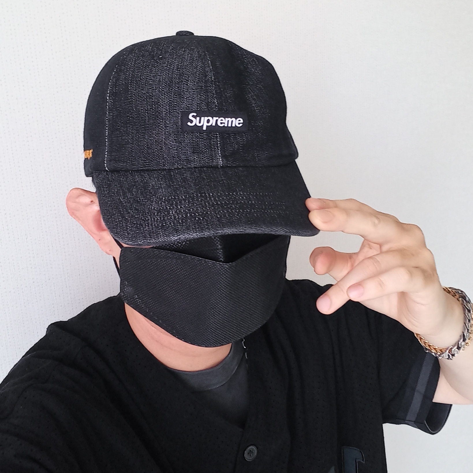 Supreme Cordura Denim Small Box 6-Panel Black - 24SS, Supreme Ultrasuede Mesh Baseball Jersey Black - 24SS 착용 스타일 - 1