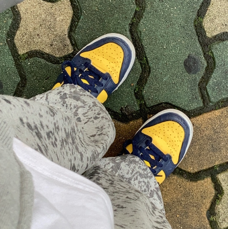 (GS) Nike Dunk Low Varsity Maize 착용 스타일