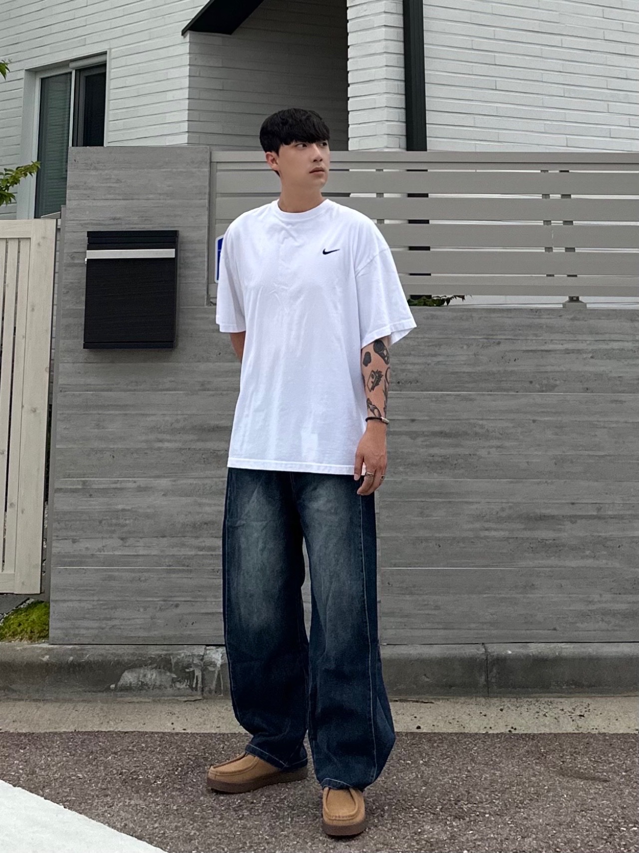 Nike x Stussy T-Shirt White (DV1774-100) 착용 스타일 - 2