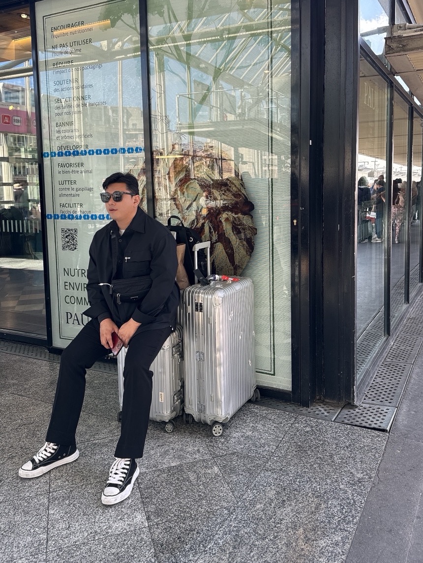 Maison Mihara Yasuhiro Peterson23 OG Sole Canvas High-top Sneakers Black, Prada Re-Nylon Saffiano Leather Backpack Black 착용 스타일 - 1