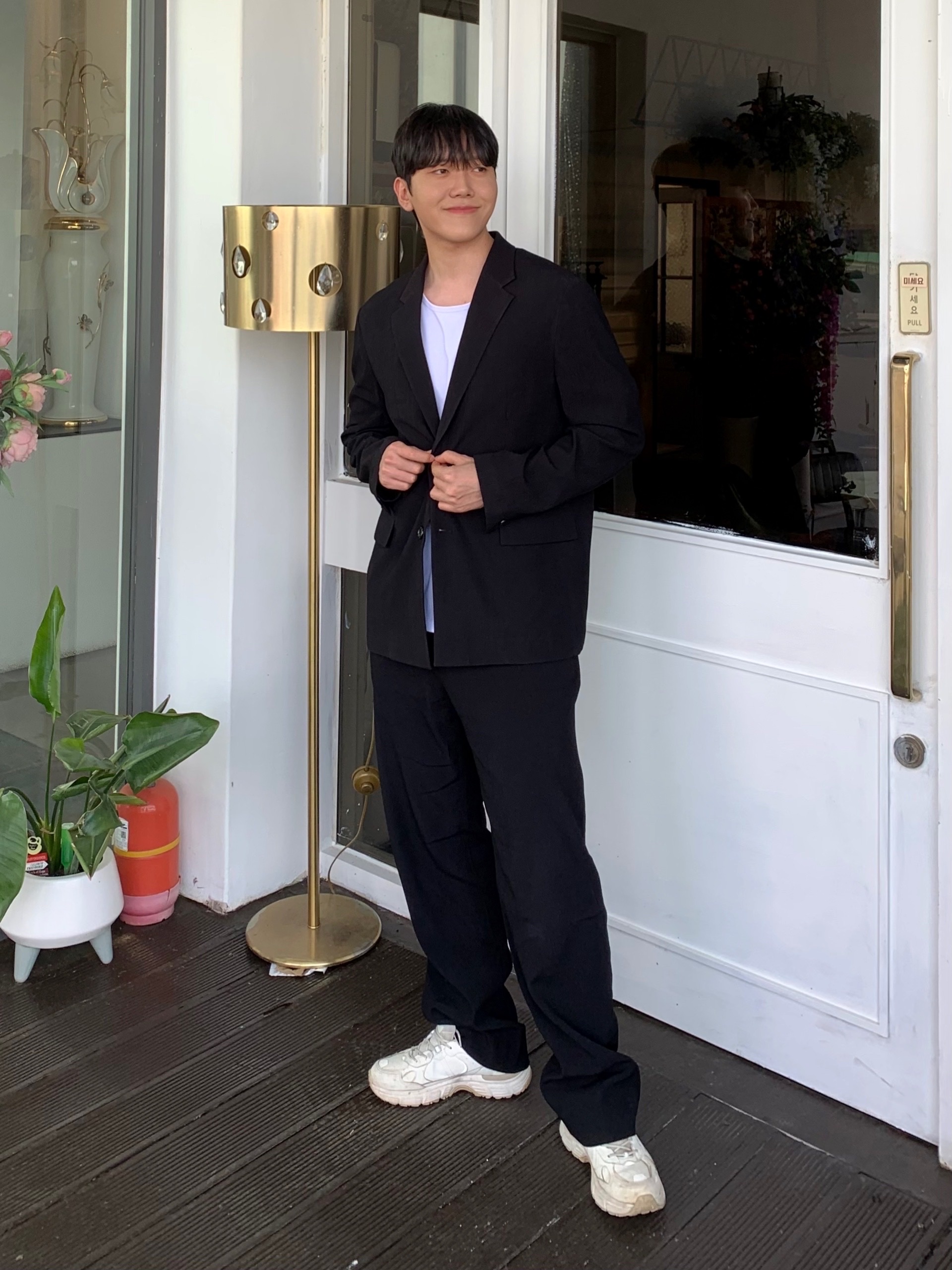 TNGT Kinoshita Seersucker Unconstructed Set-up Jacket Black 착용 스타일 - 2