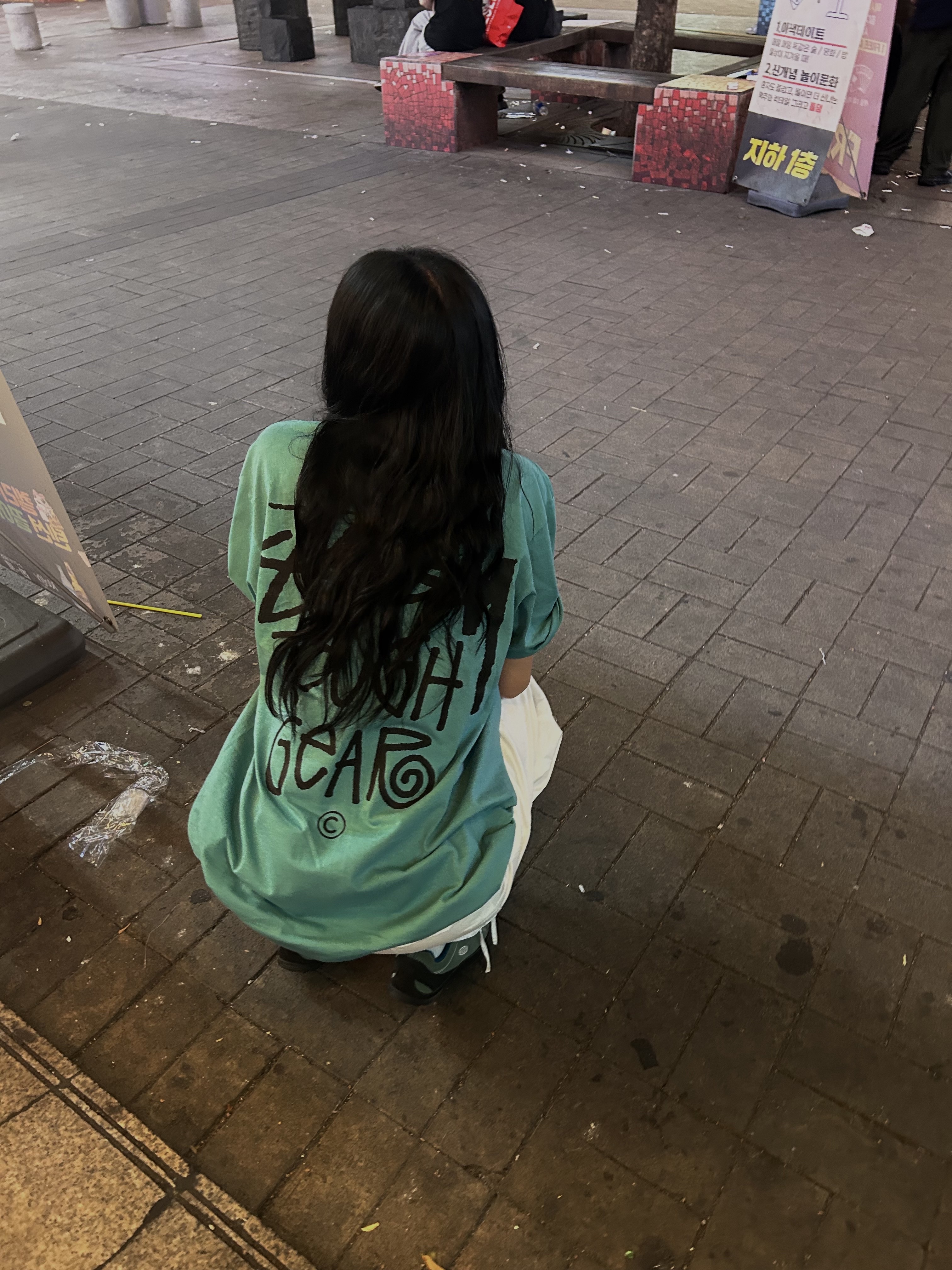 Stussy Tough Gear T-Shirt Ocean, (W) Keen Jasper Suede Sneakers Birch Fawn 착용 스타일 - 1